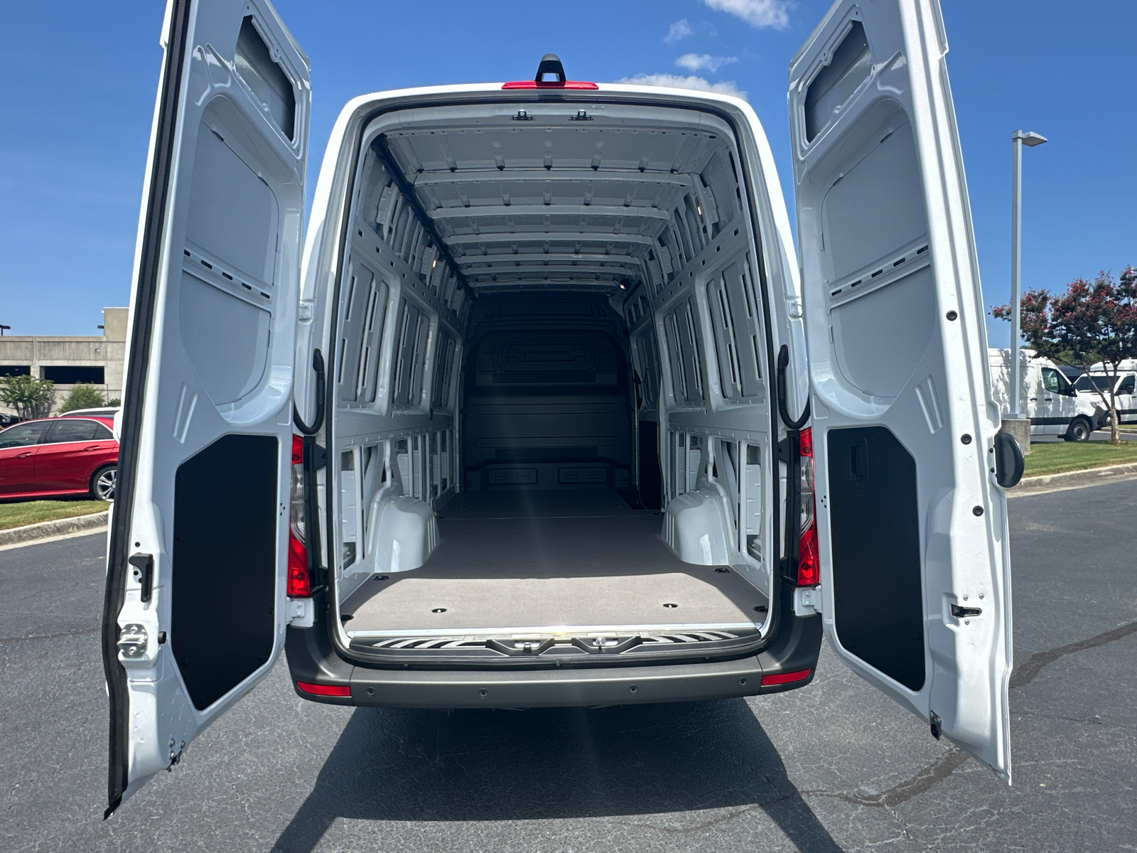 2024 Mercedes-Benz Sprinter 2500 Cargo 170 WB 17