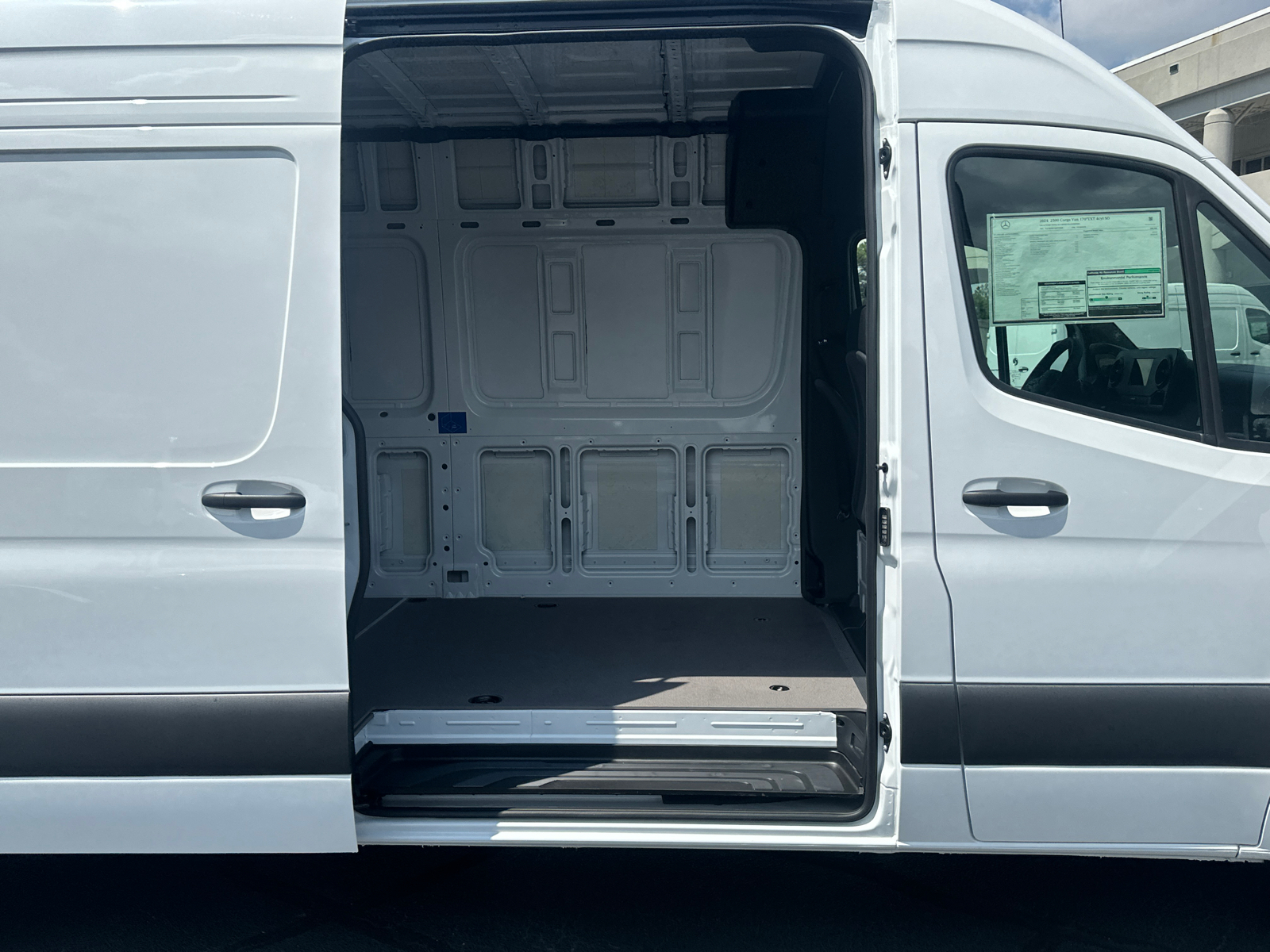 2024 Mercedes-Benz Sprinter 2500 Cargo 170 WB 15