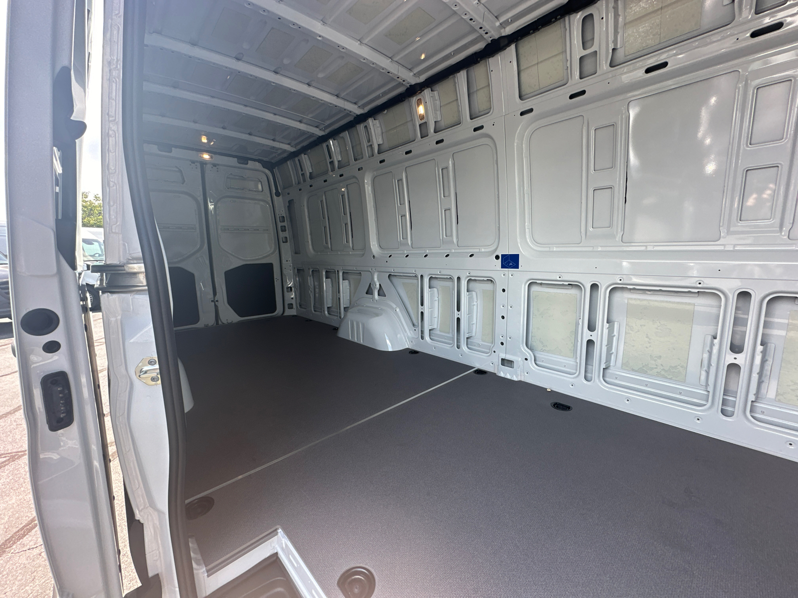 2024 Mercedes-Benz Sprinter 2500 Cargo 170 WB 16