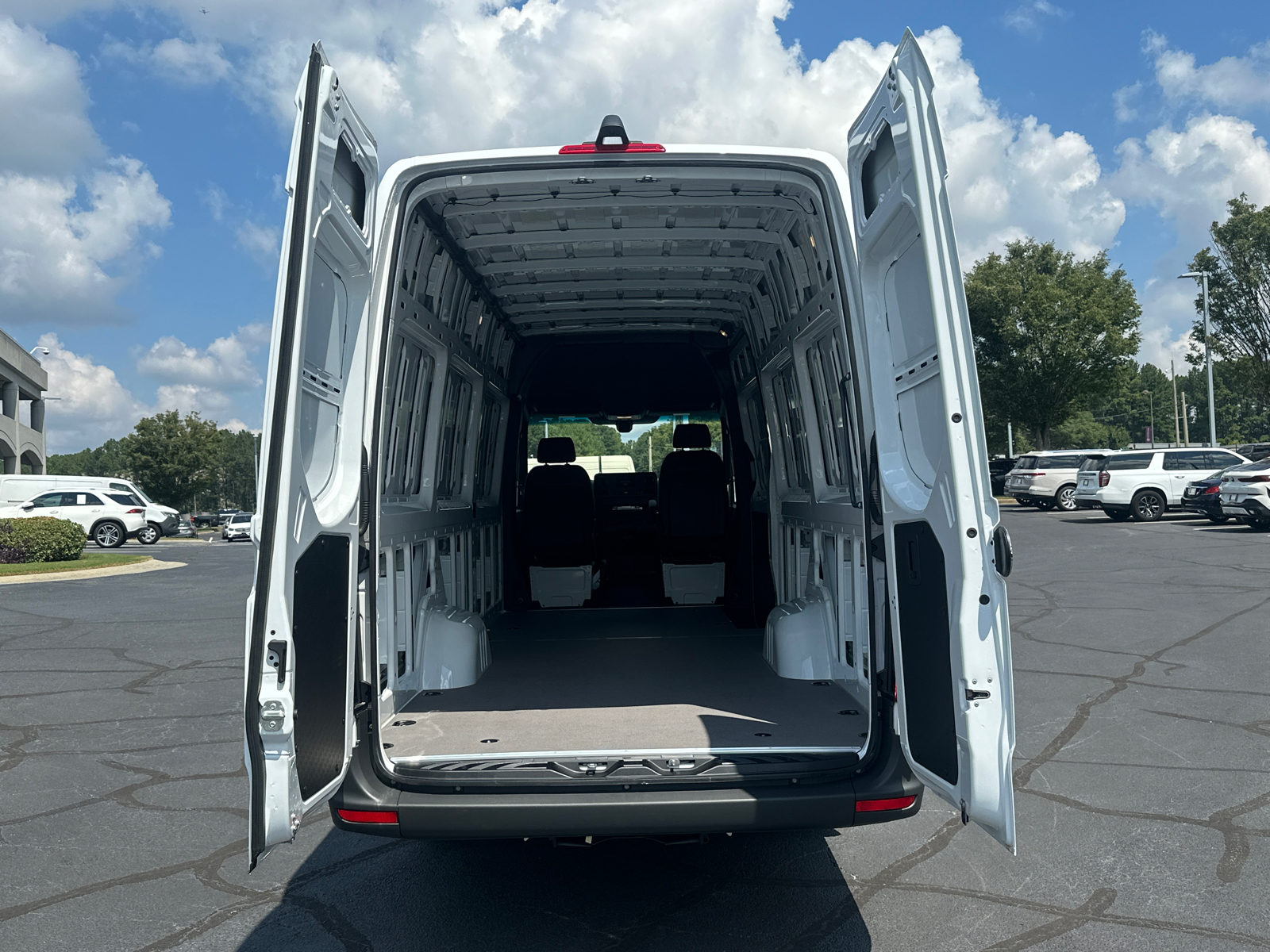 2024 Mercedes-Benz Sprinter 2500 Cargo 170 WB 17