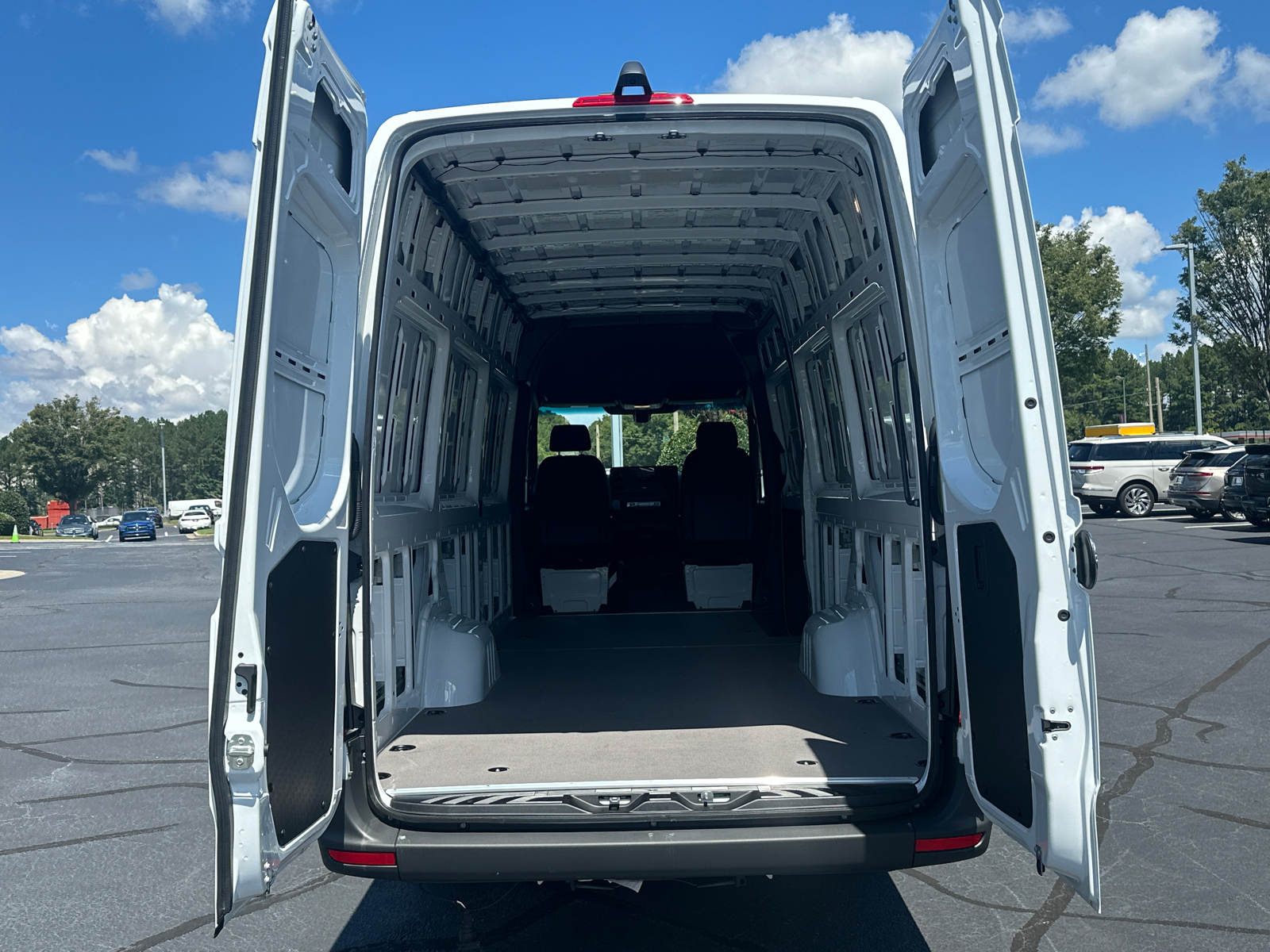 2024 Mercedes-Benz Sprinter 2500 Cargo 170 WB 17