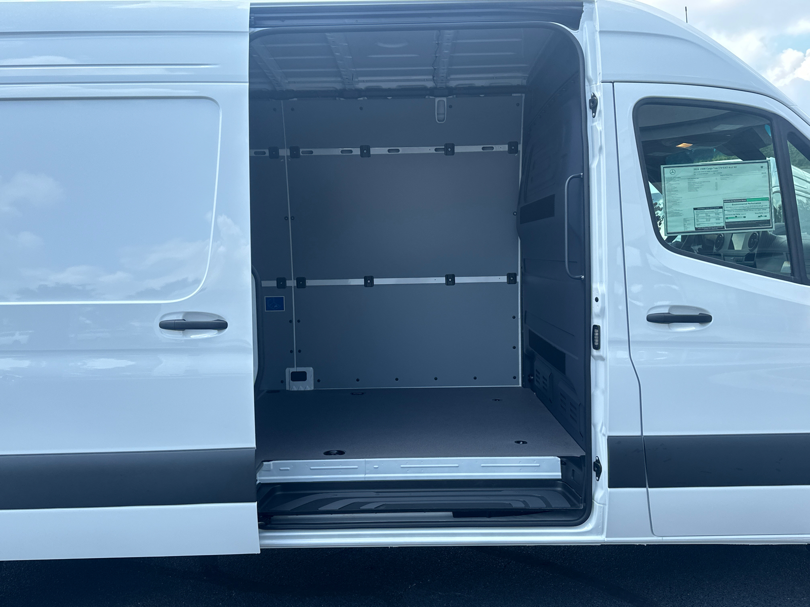 2024 Mercedes-Benz Sprinter 2500 Cargo 170 WB 15