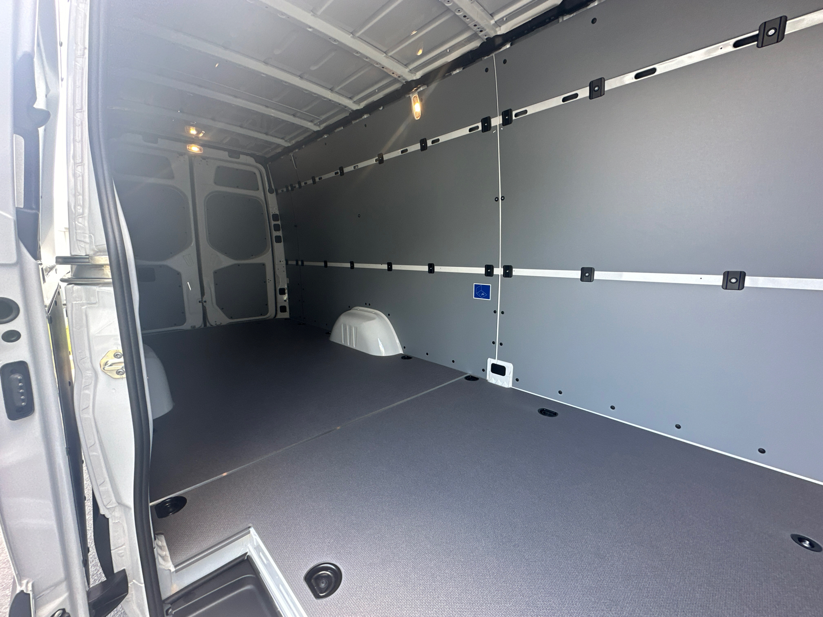 2024 Mercedes-Benz Sprinter 2500 Cargo 170 WB 16