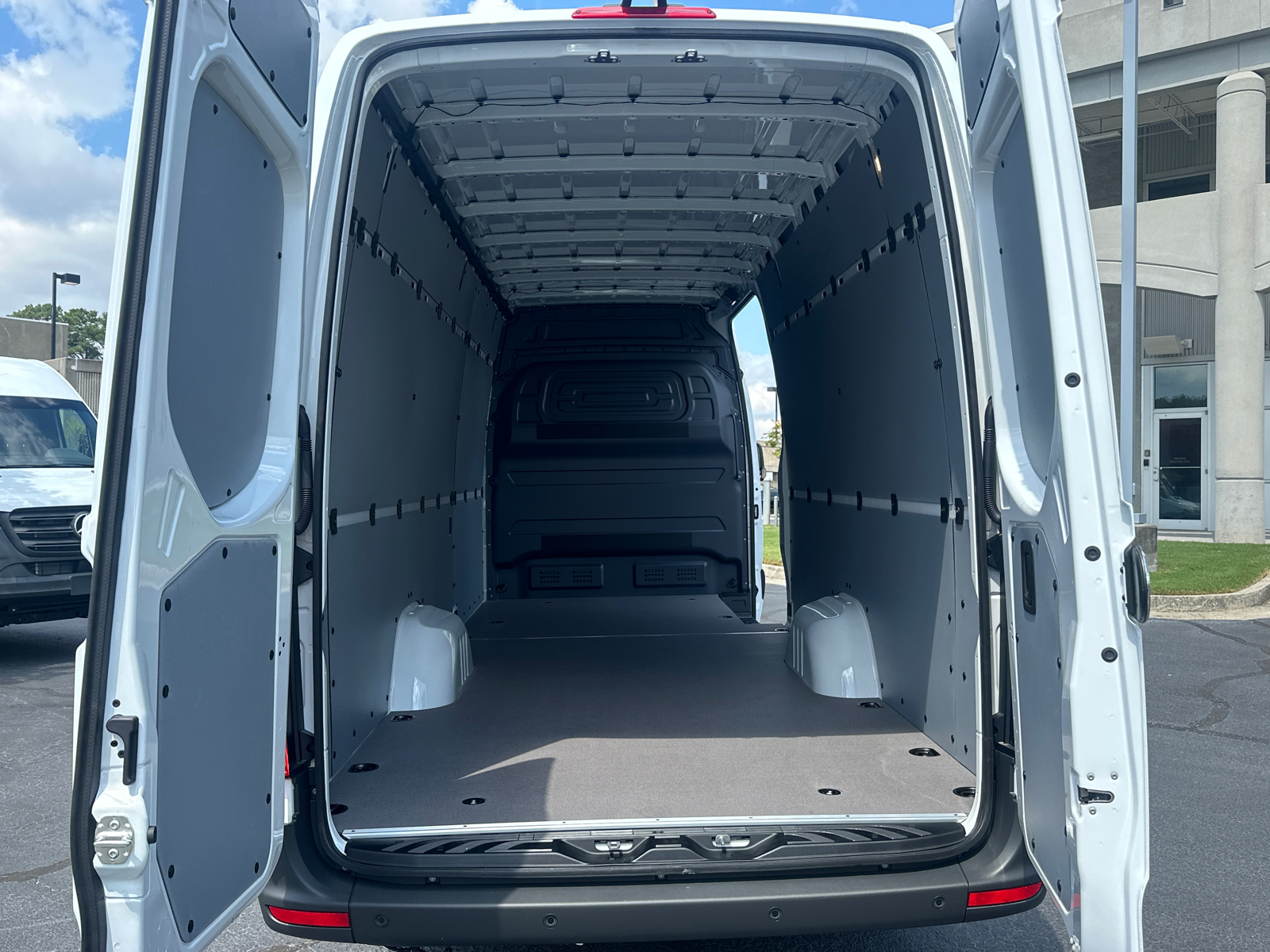 2024 Mercedes-Benz Sprinter 2500 Cargo 170 WB 17