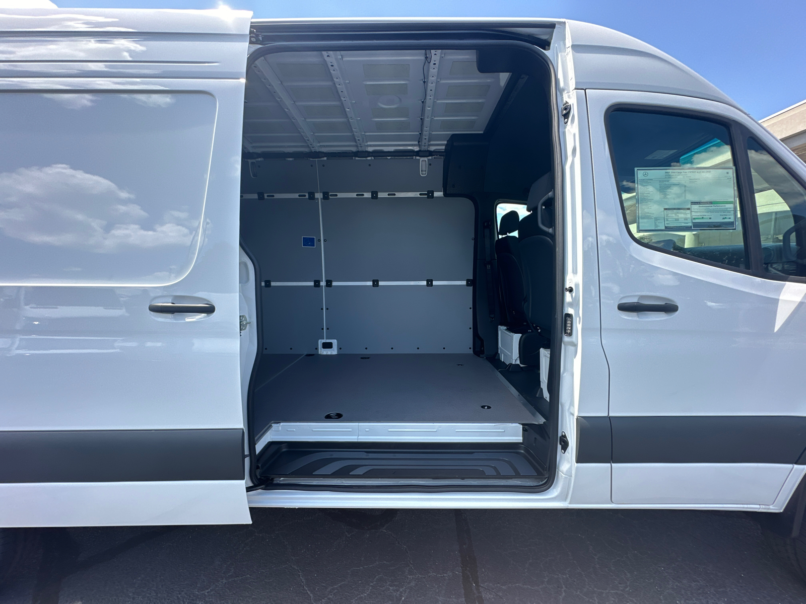 2024 Mercedes-Benz Sprinter 2500 Cargo 170 WB 15