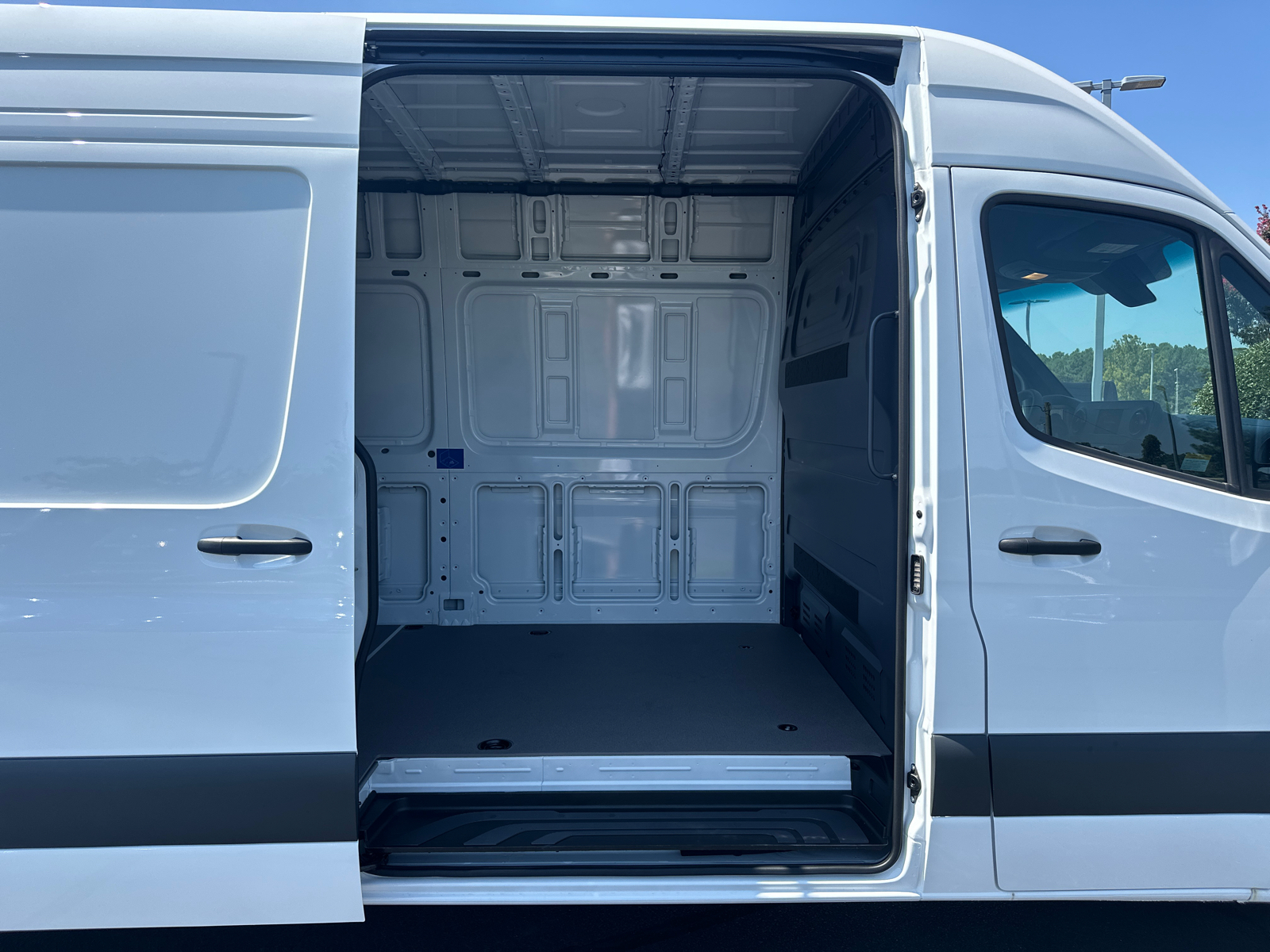 2024 Mercedes-Benz Sprinter 2500 Cargo 170 WB 15