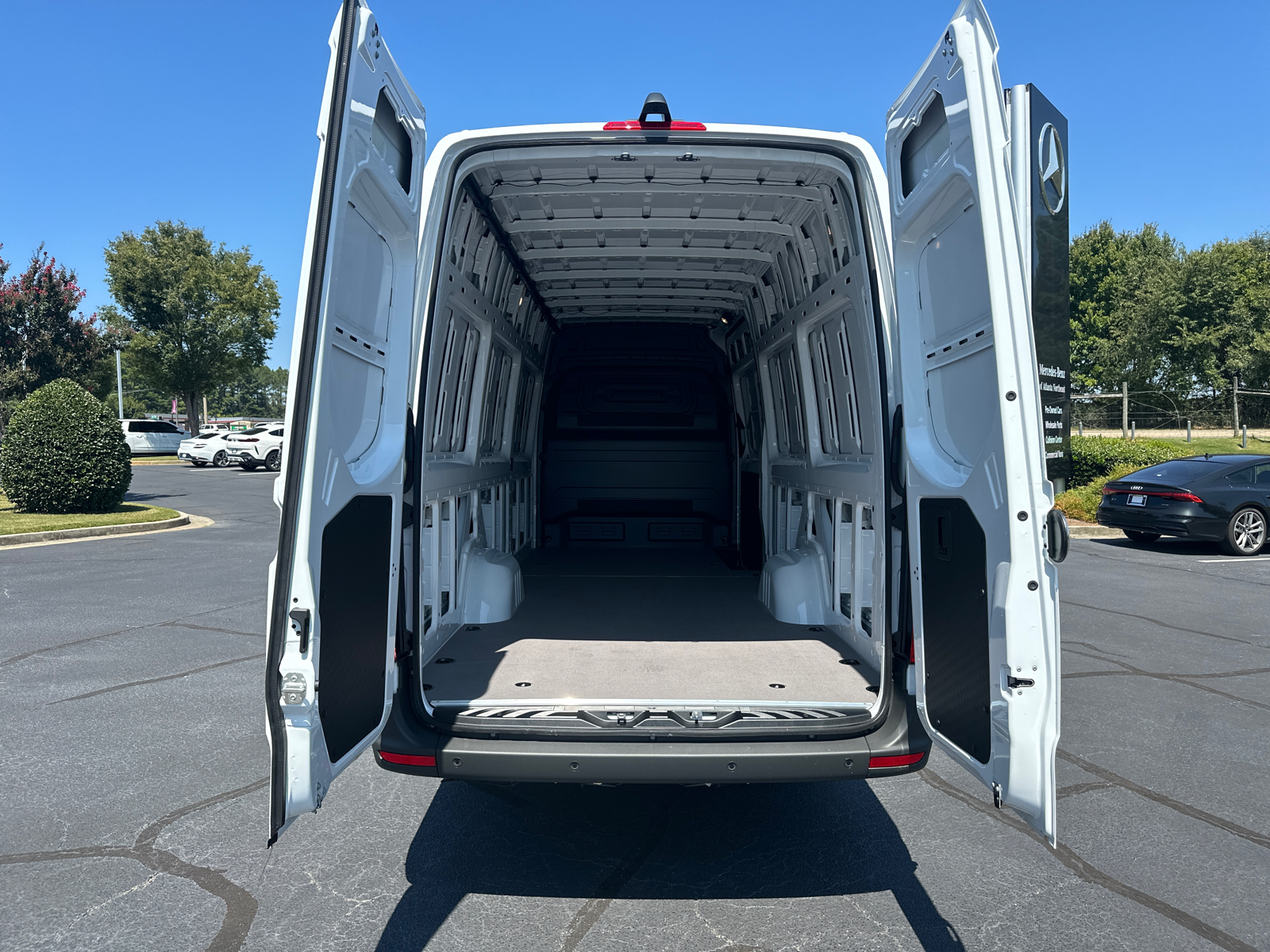 2024 Mercedes-Benz Sprinter 2500 Cargo 170 WB 17