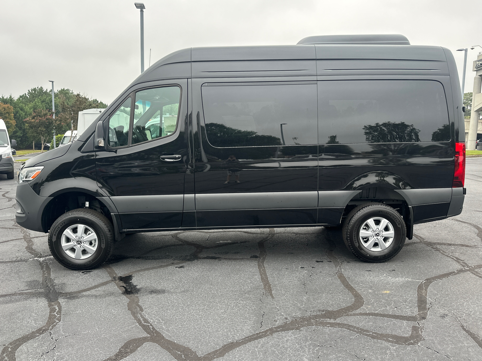 2024 Mercedes-Benz Sprinter 2500 Passenger 144 WB 4