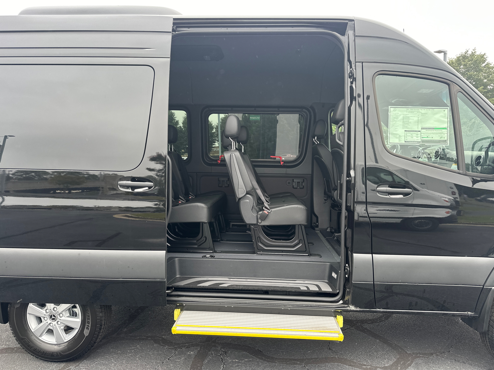 2024 Mercedes-Benz Sprinter 2500 Passenger 144 WB 17