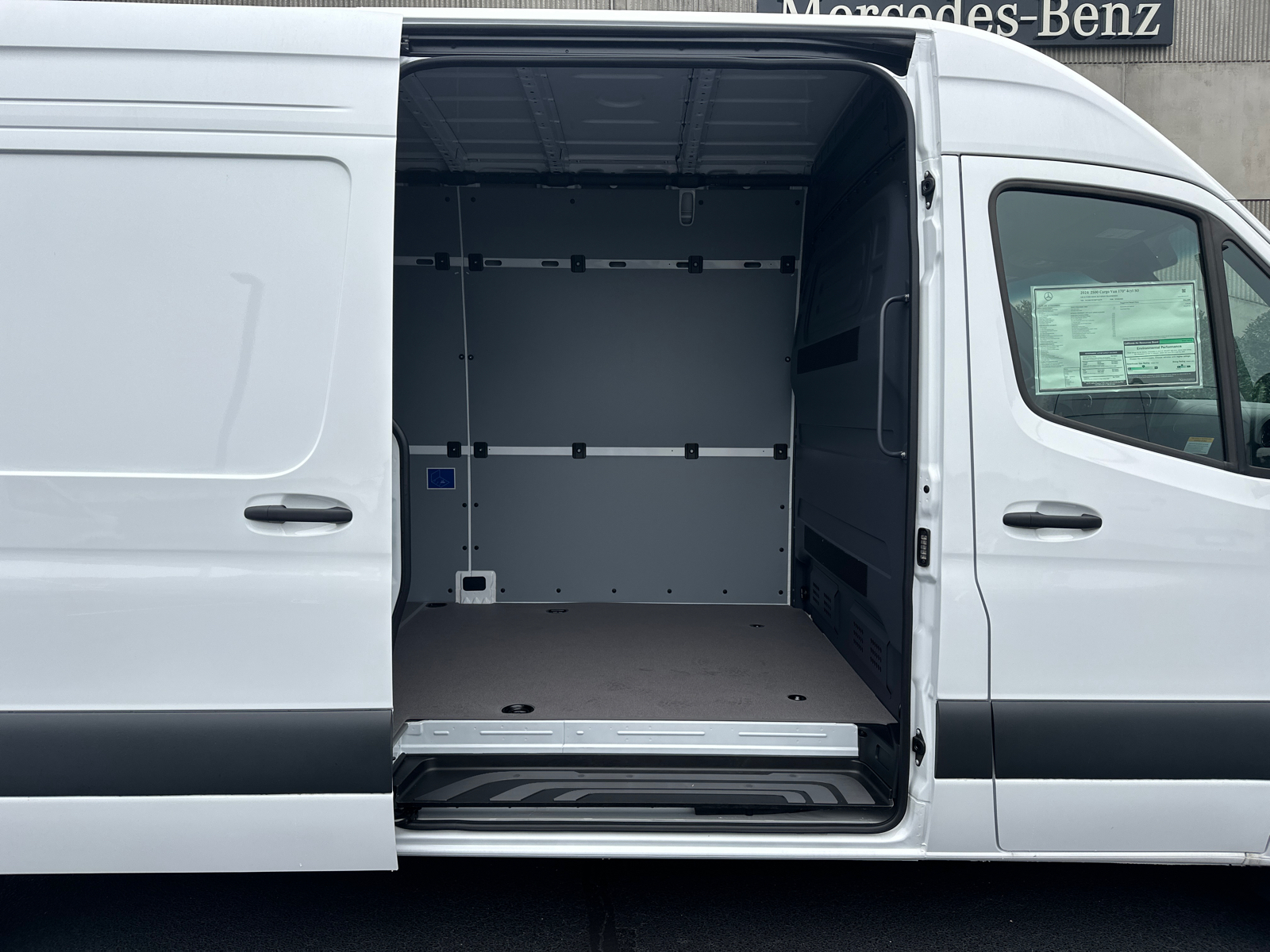 2024 Mercedes-Benz Sprinter 2500 Cargo 170 WB 15