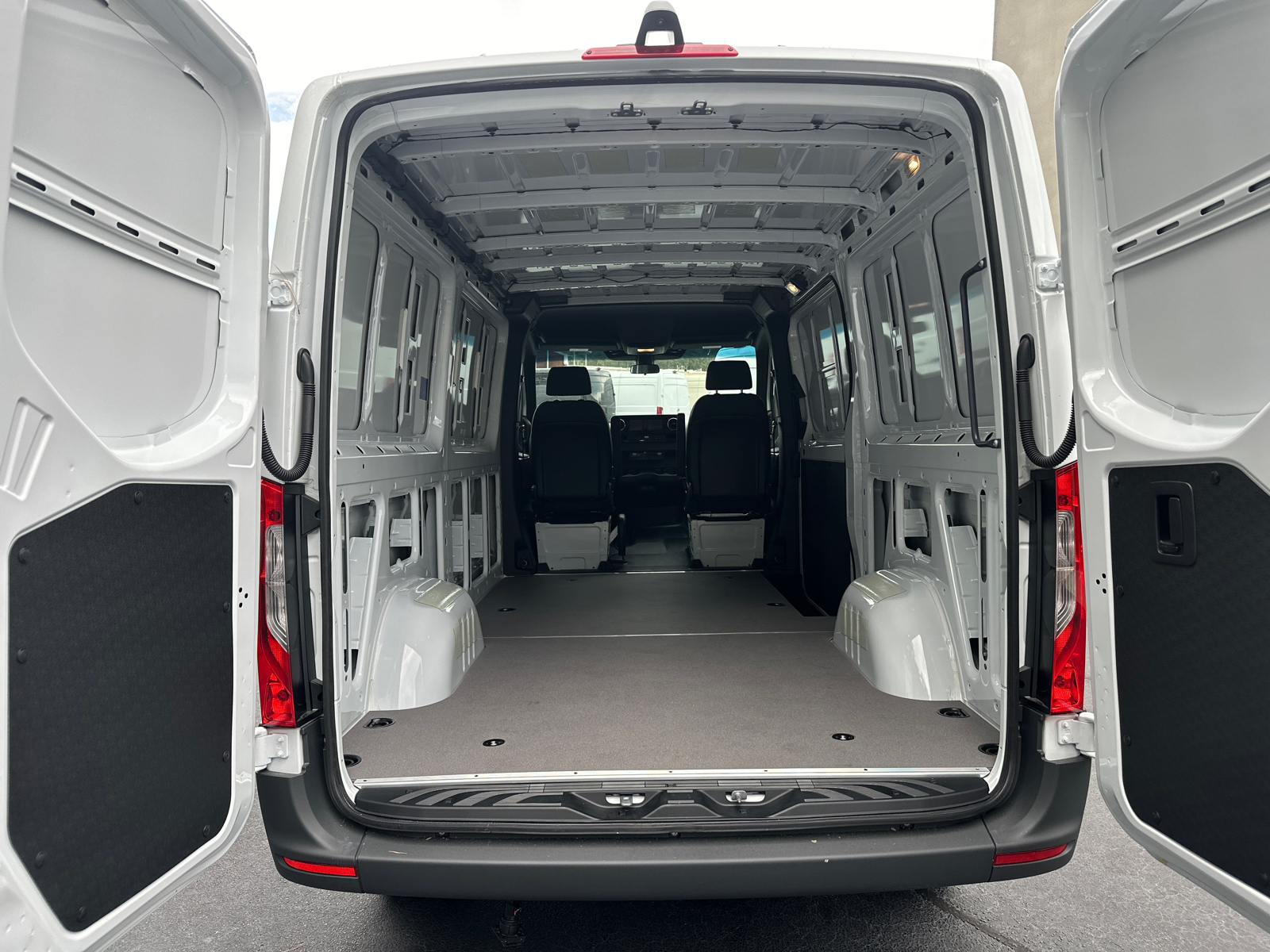 2025 Mercedes-Benz Sprinter 2500 Cargo 144 WB 17