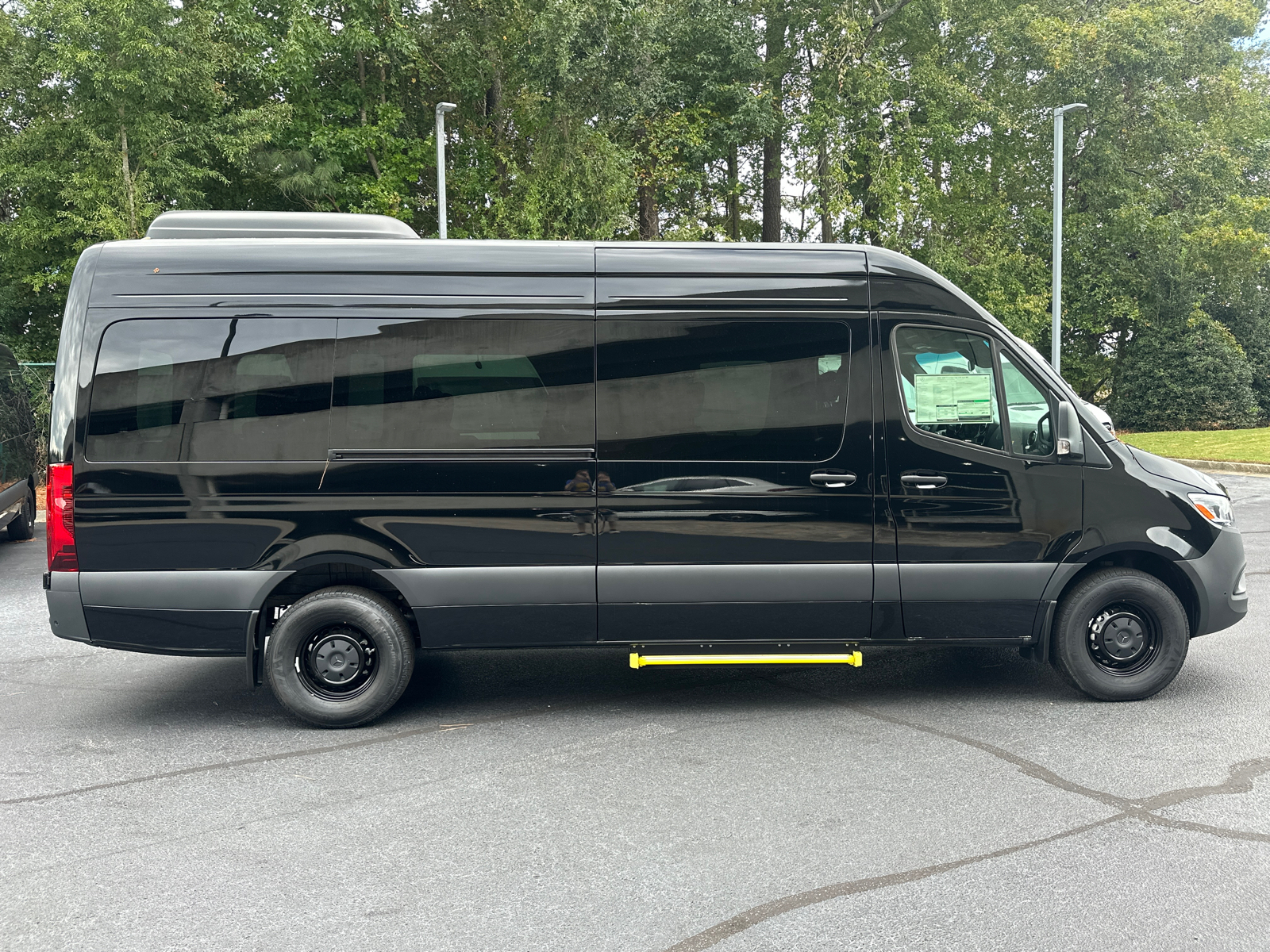 2024 Mercedes-Benz Sprinter 2500 Passenger 170 WB 8