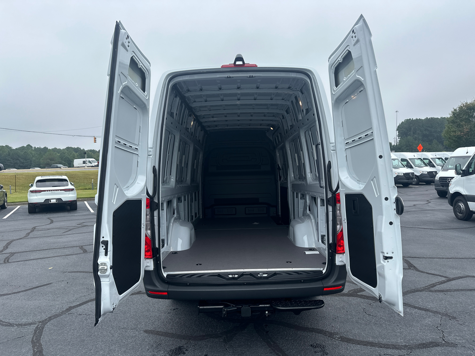 2025 Mercedes-Benz Sprinter 2500 Cargo 170 WB 17