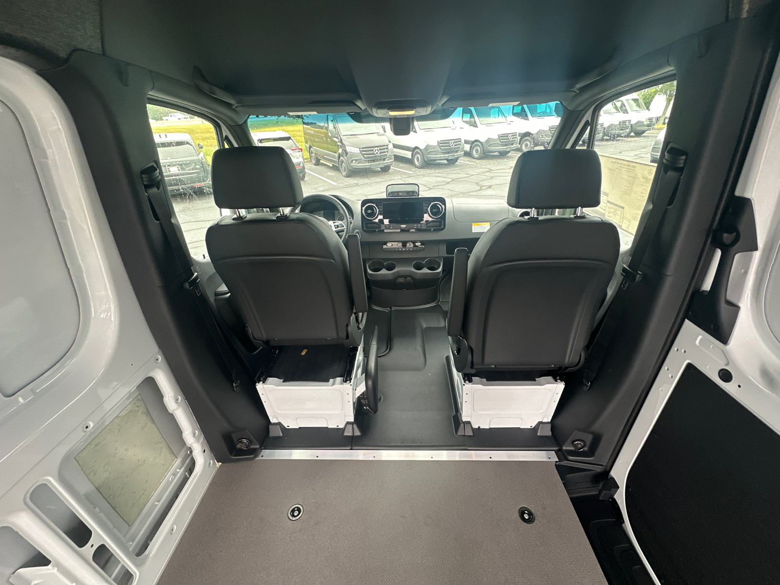 2025 Mercedes-Benz Sprinter 2500 Cargo 144 WB 18