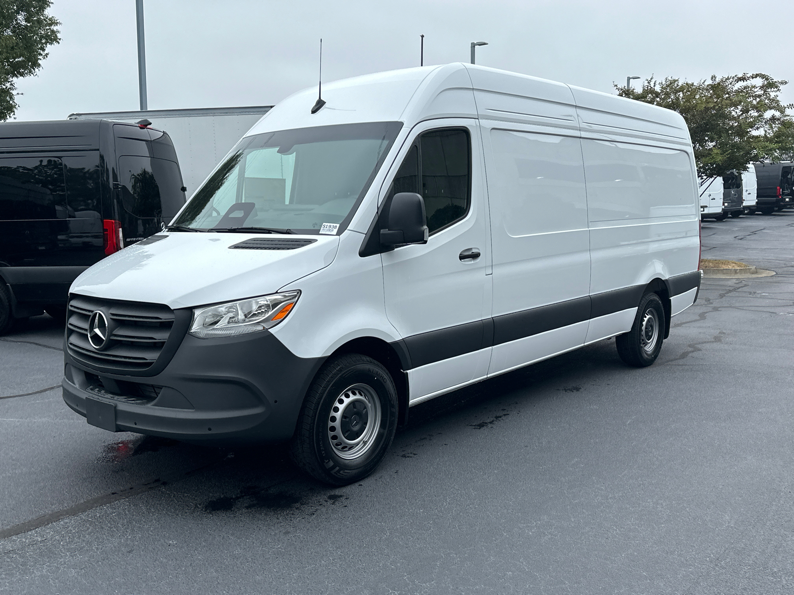 2025 Mercedes-Benz Sprinter 2500 Cargo 170 WB 3