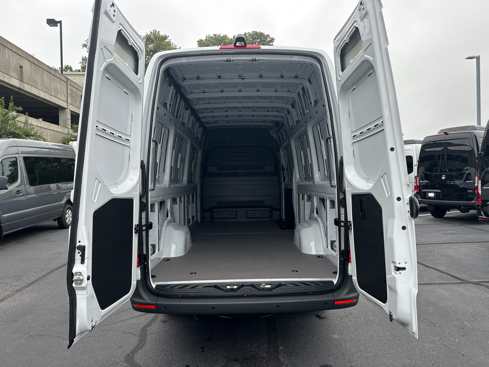 2025 Mercedes-Benz Sprinter 2500 Cargo 170 WB 18