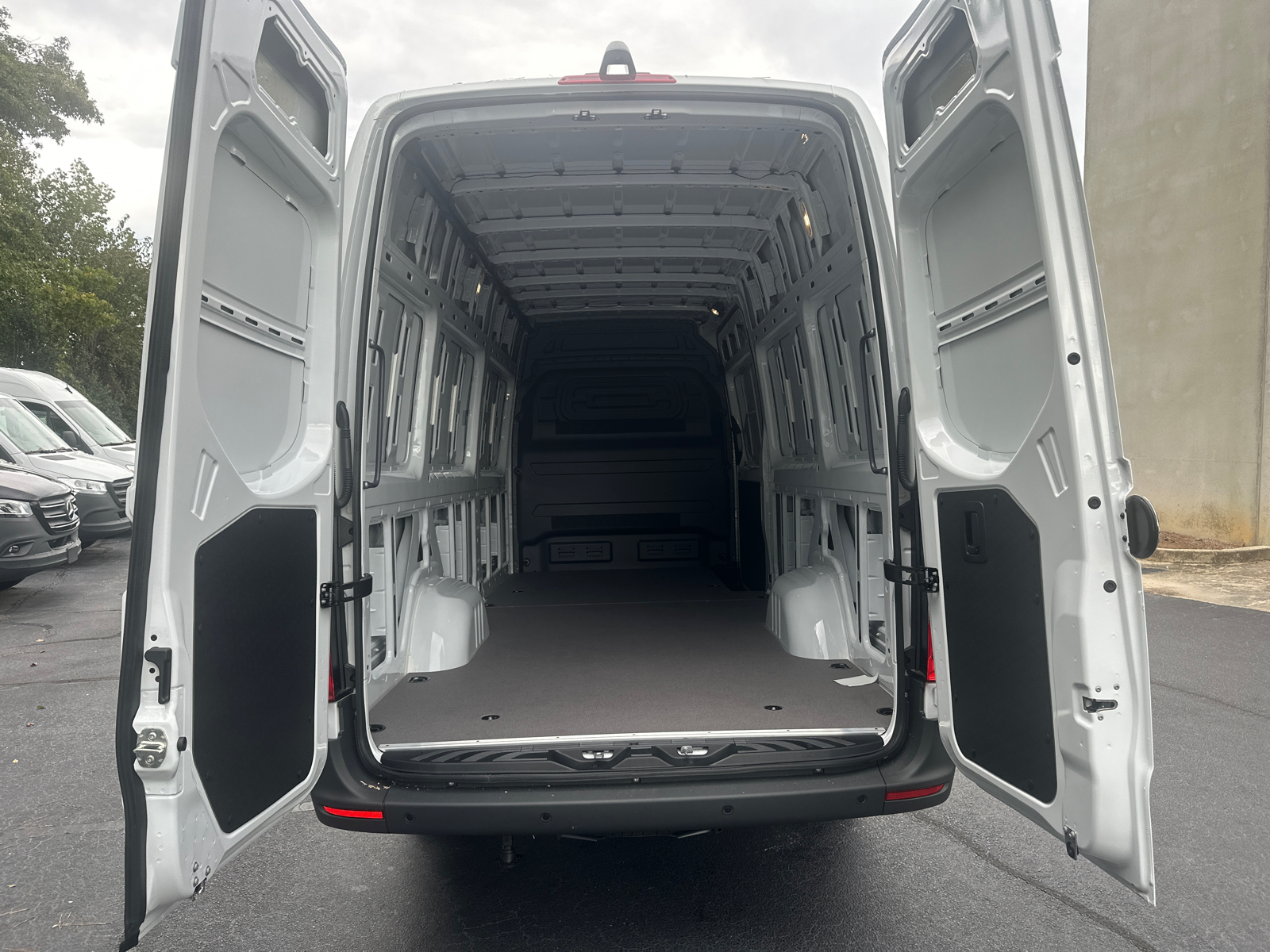 2025 Mercedes-Benz Sprinter 2500 Cargo 170 WB 18