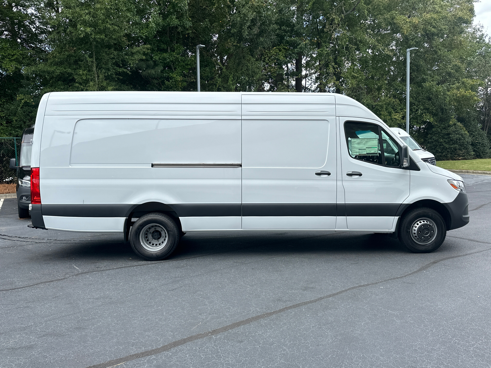 2025 Mercedes-Benz Sprinter 3500 Cargo 170 WB 8