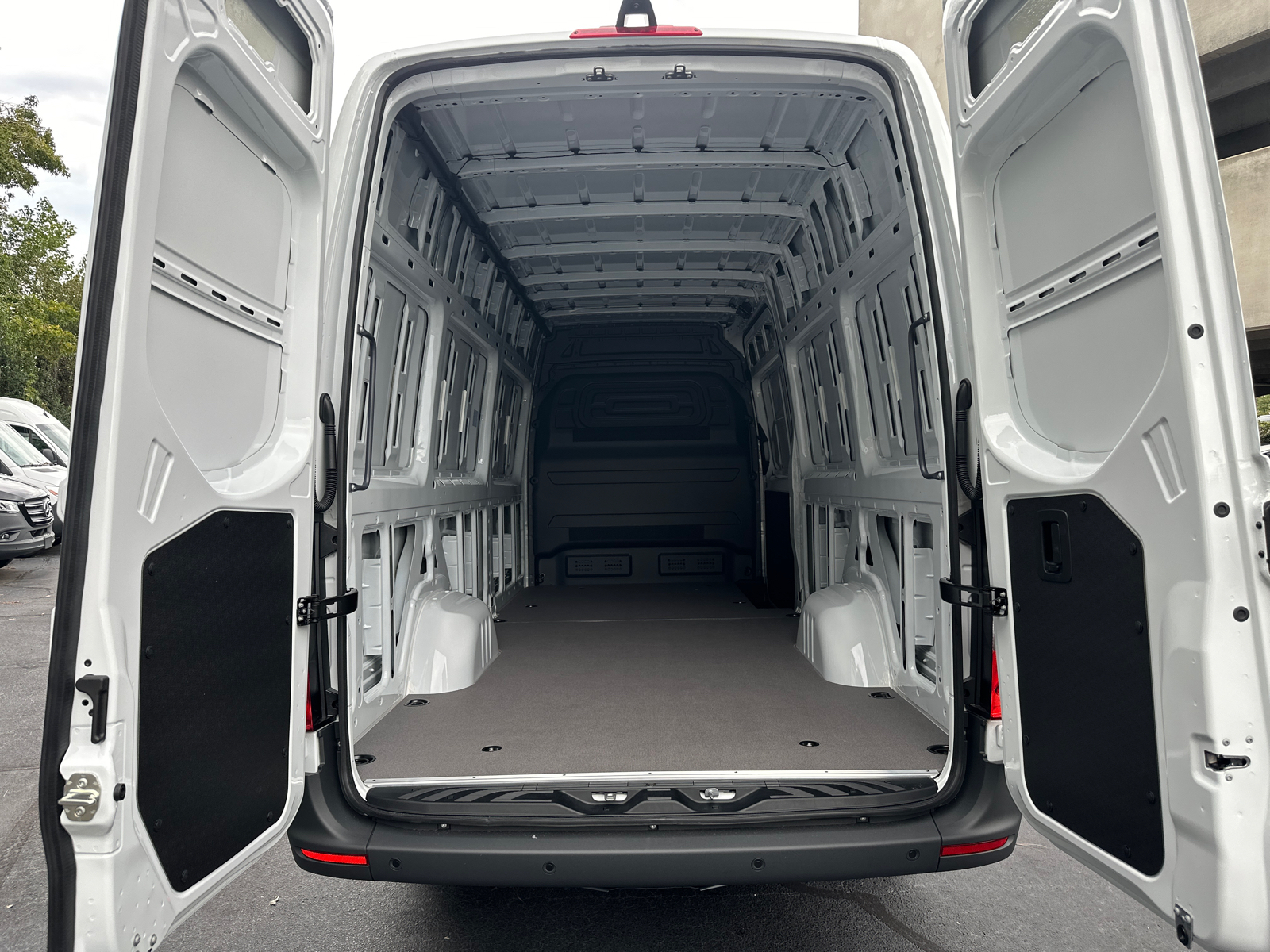 2025 Mercedes-Benz Sprinter 2500 Cargo 170 WB 18