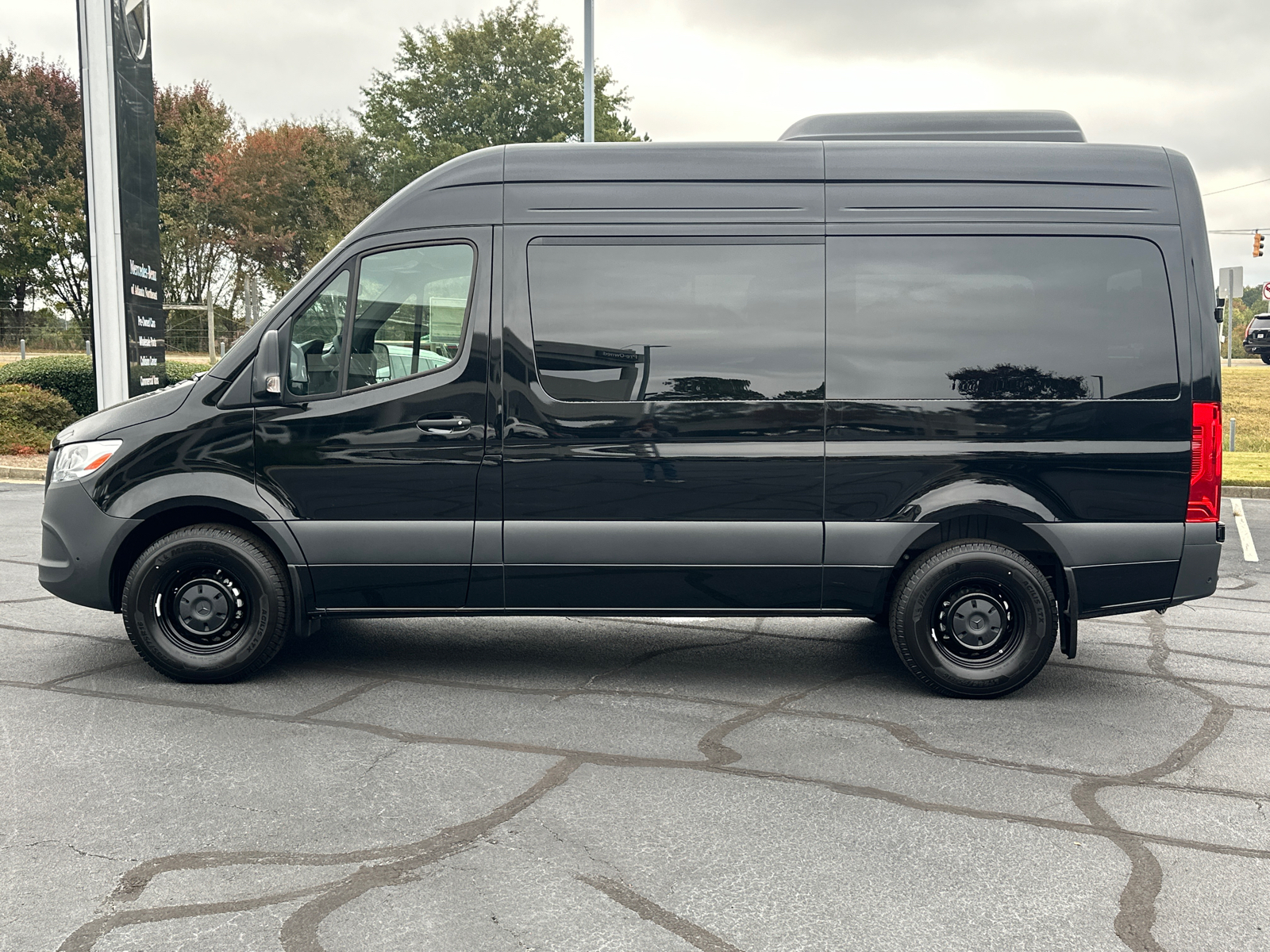 2024 Mercedes-Benz Sprinter 2500 Passenger 144 WB 4