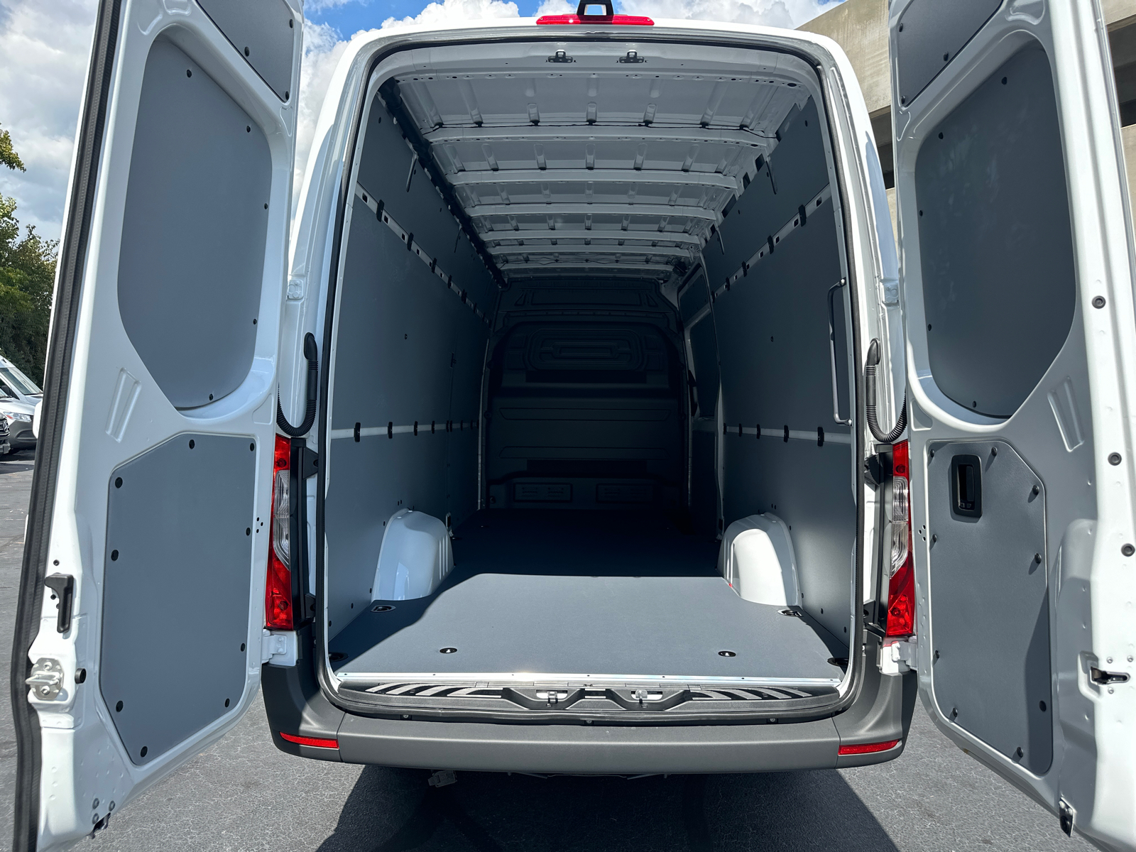 2025 Mercedes-Benz Sprinter 2500 Cargo 170 WB 17