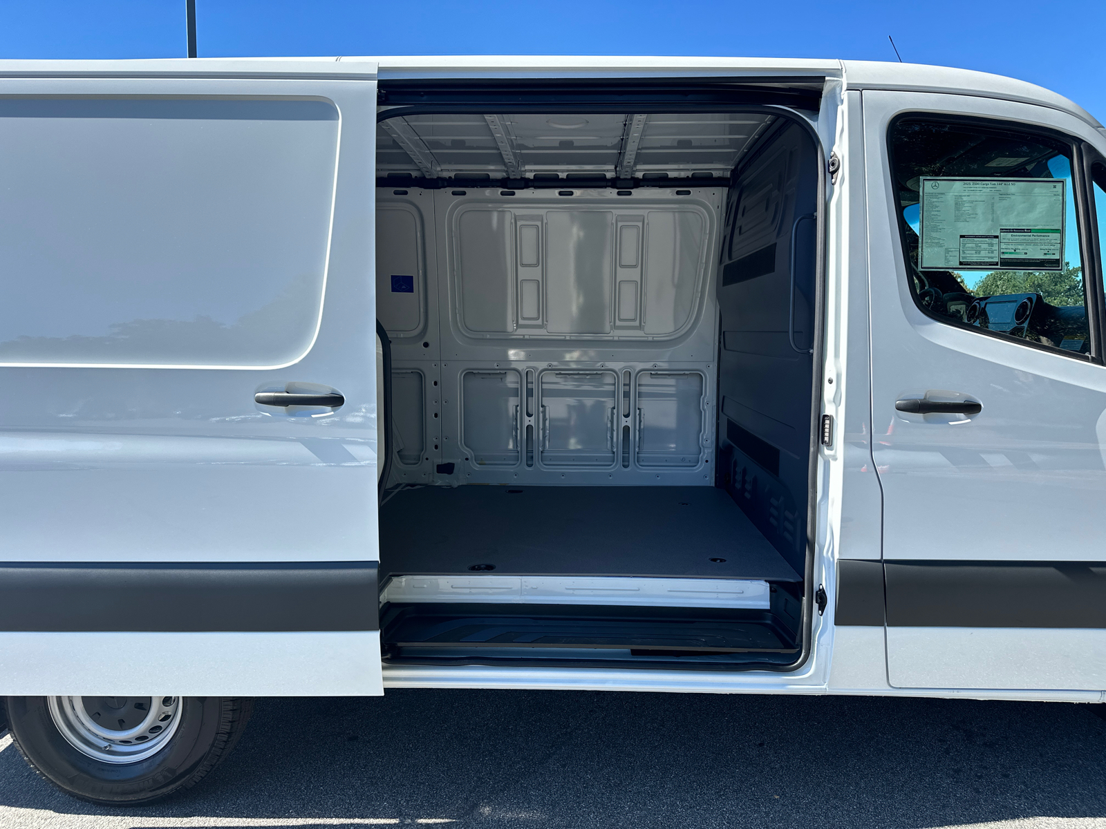 2025 Mercedes-Benz Sprinter 2500 Cargo 144 WB 15