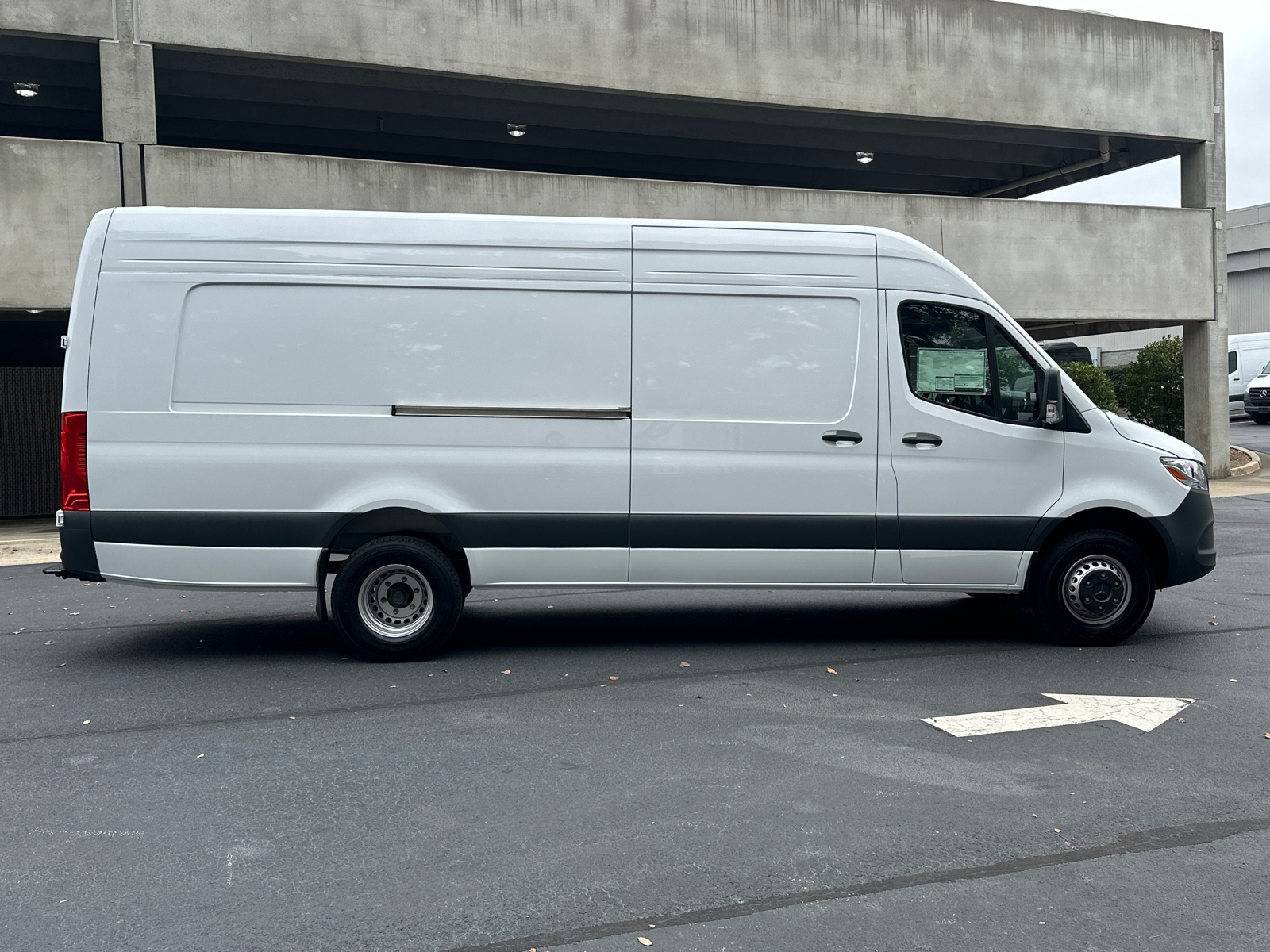 2025 Mercedes-Benz Sprinter 3500 Cargo 170 WB 8