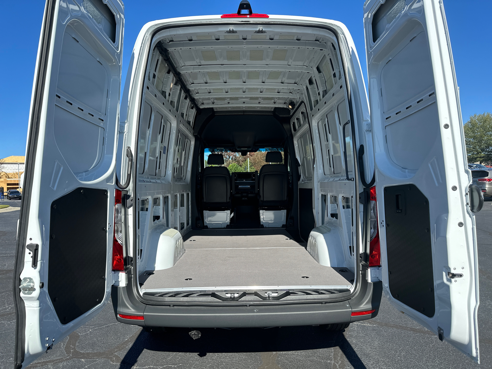 2025 Mercedes-Benz Sprinter 2500 Cargo 144 WB 18