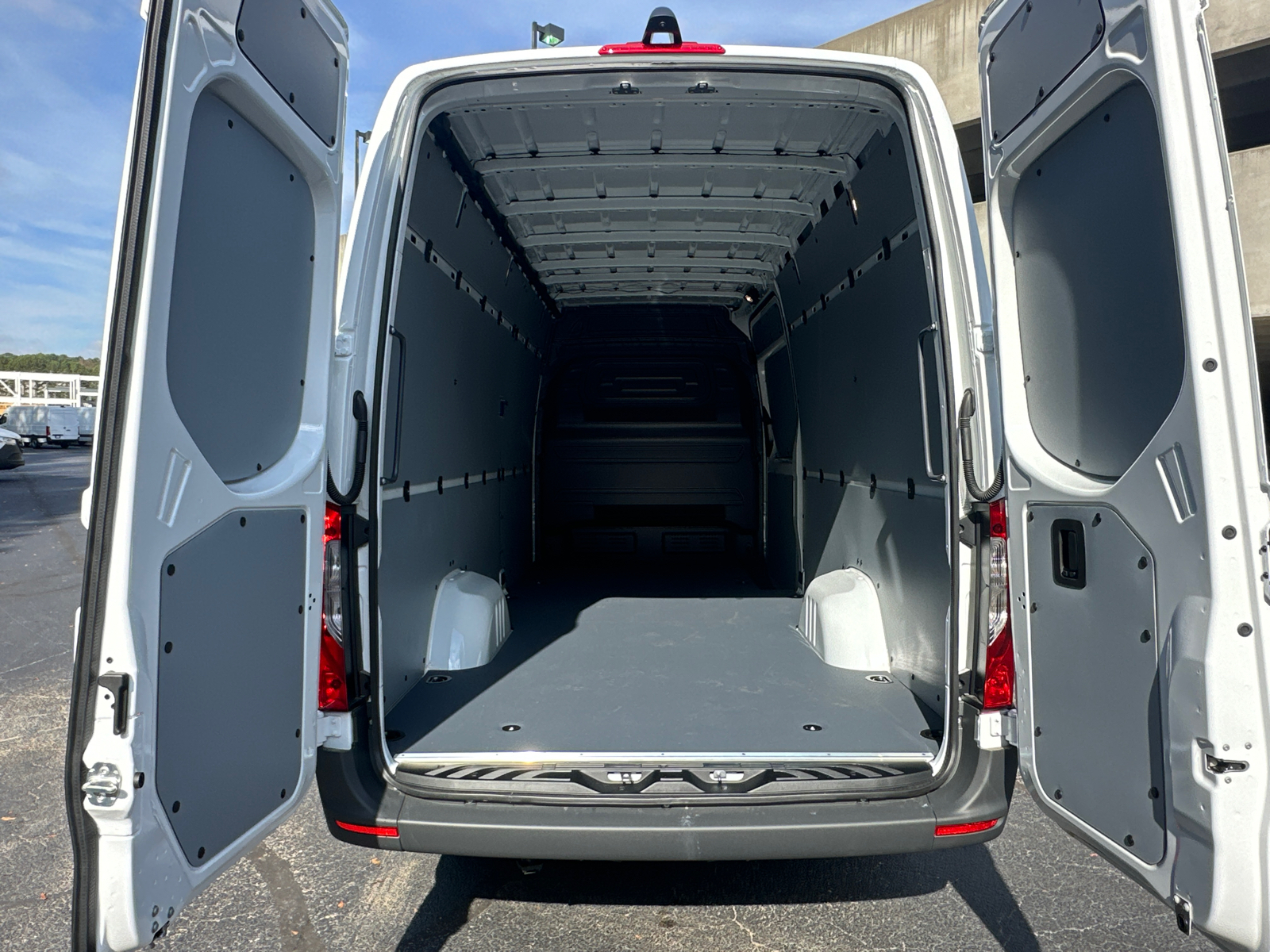 2025 Mercedes-Benz Sprinter 2500 Cargo 170 WB 18