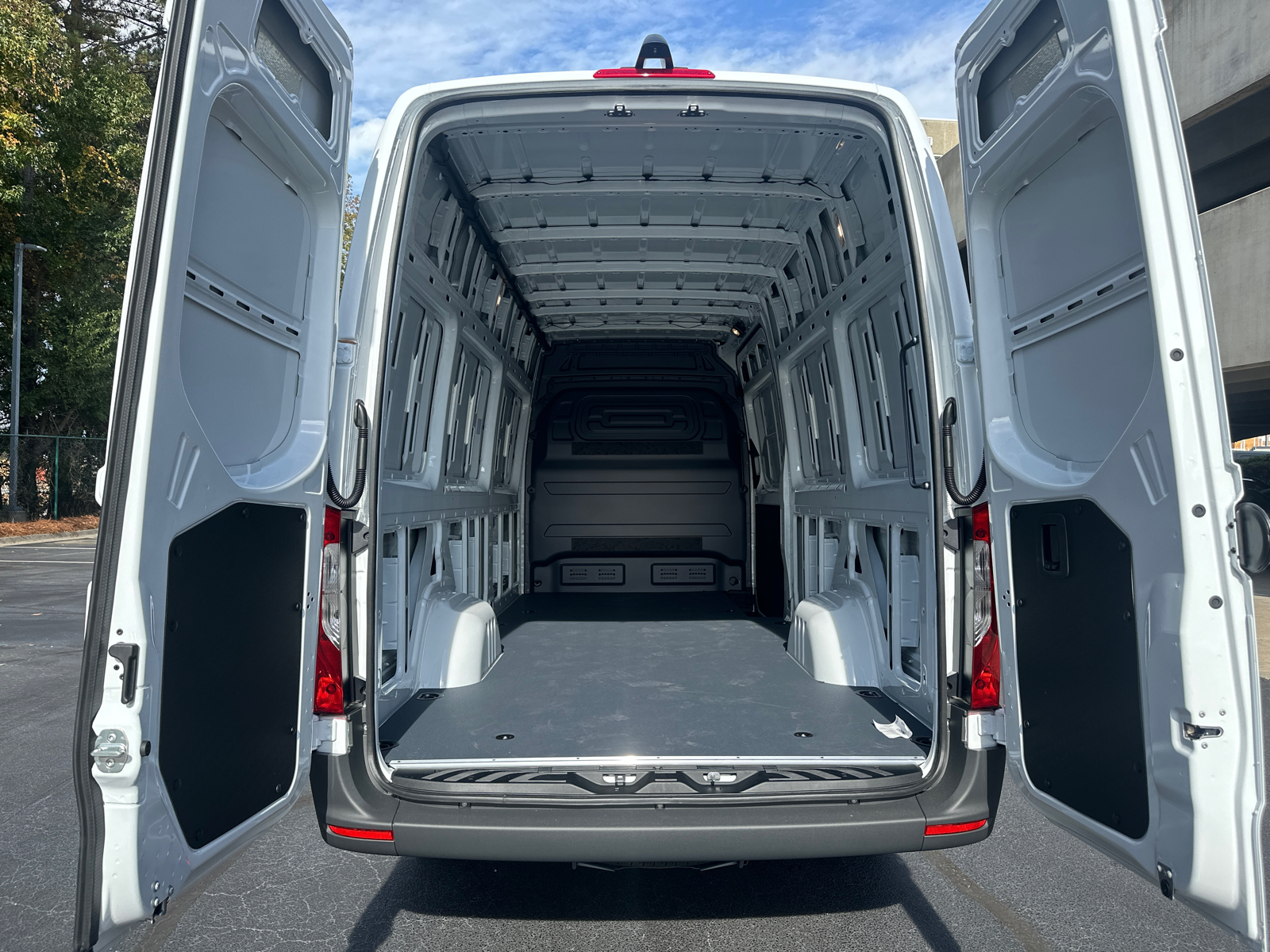 2025 Mercedes-Benz Sprinter 2500 Cargo 170 WB 18