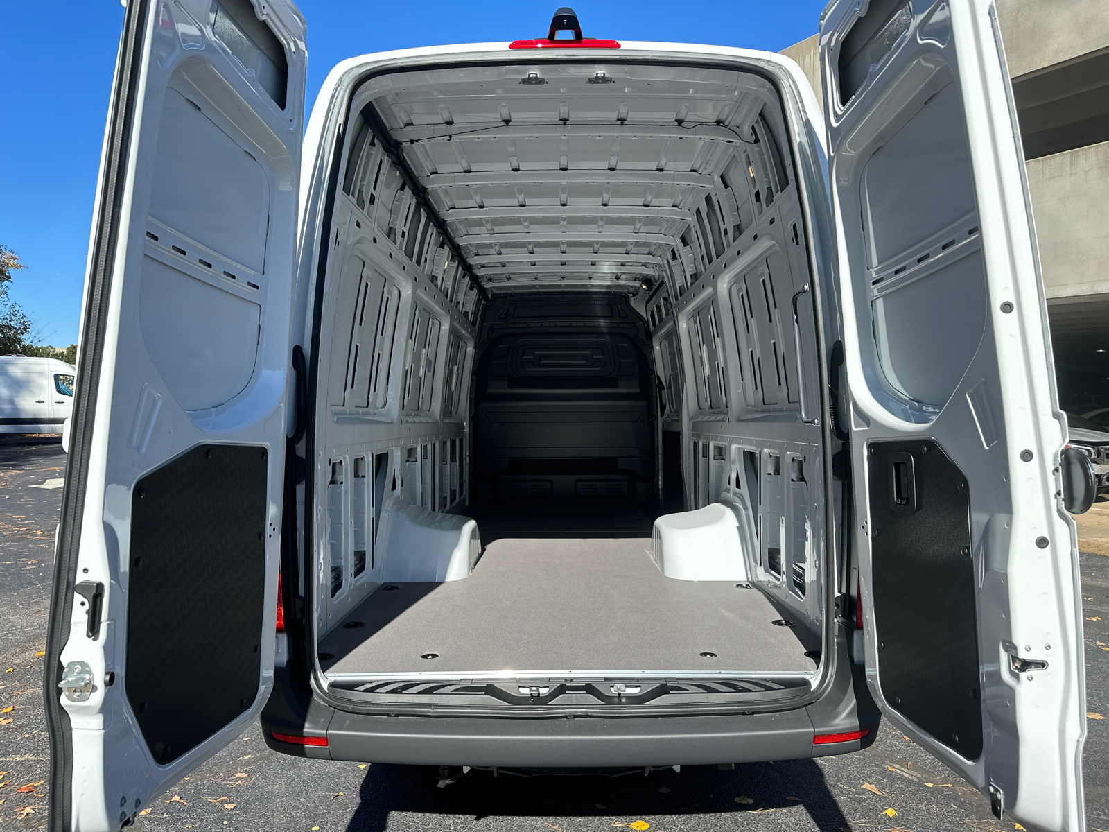 2025 Mercedes-Benz Sprinter 3500 Cargo 170 WB 18