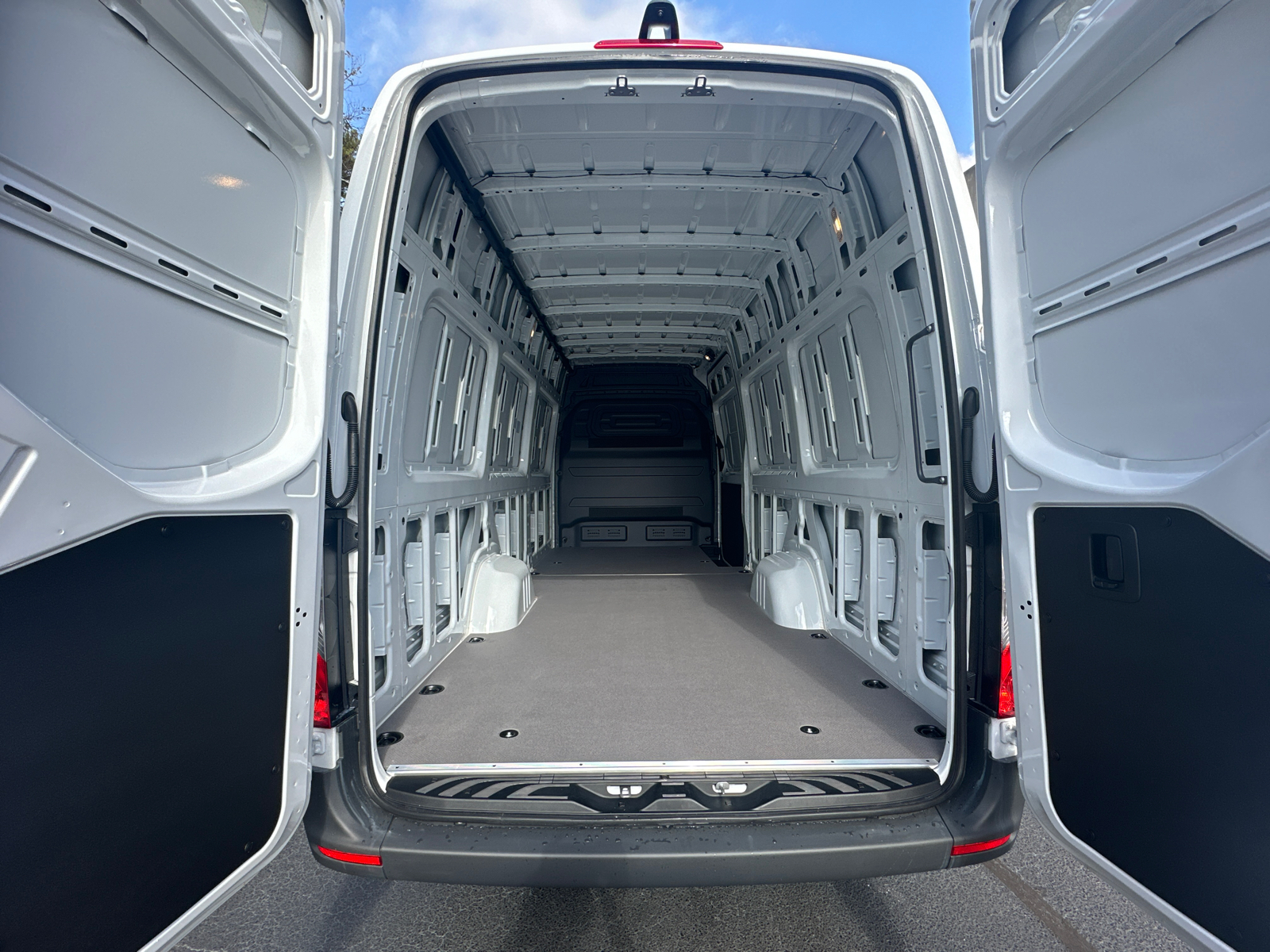 2025 Mercedes-Benz Sprinter 2500 Cargo 170 WB 17