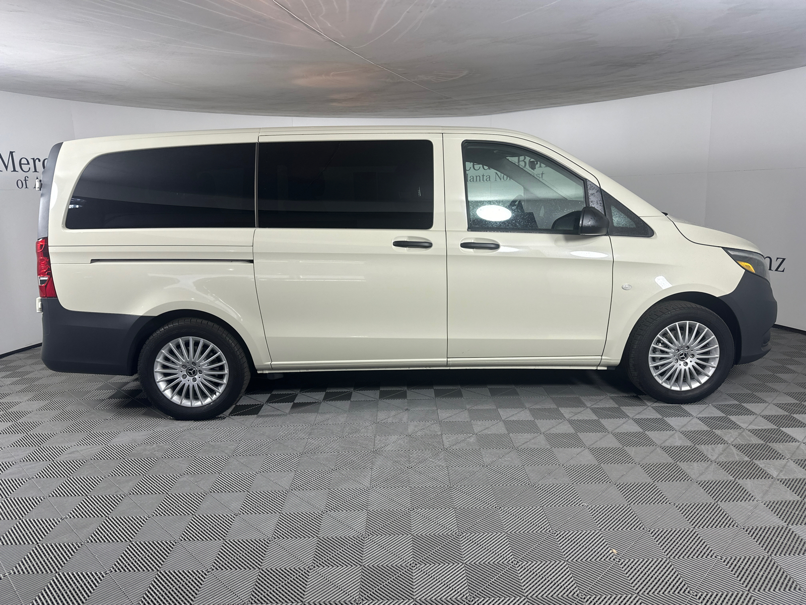 2023 Mercedes-Benz Metris Passenger 8