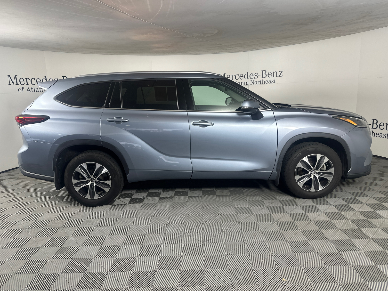 2021 Toyota Highlander XLE 8