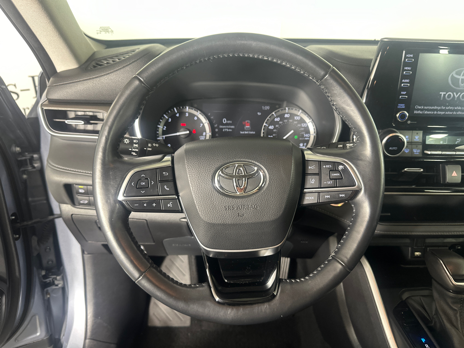 2021 Toyota Highlander XLE 24