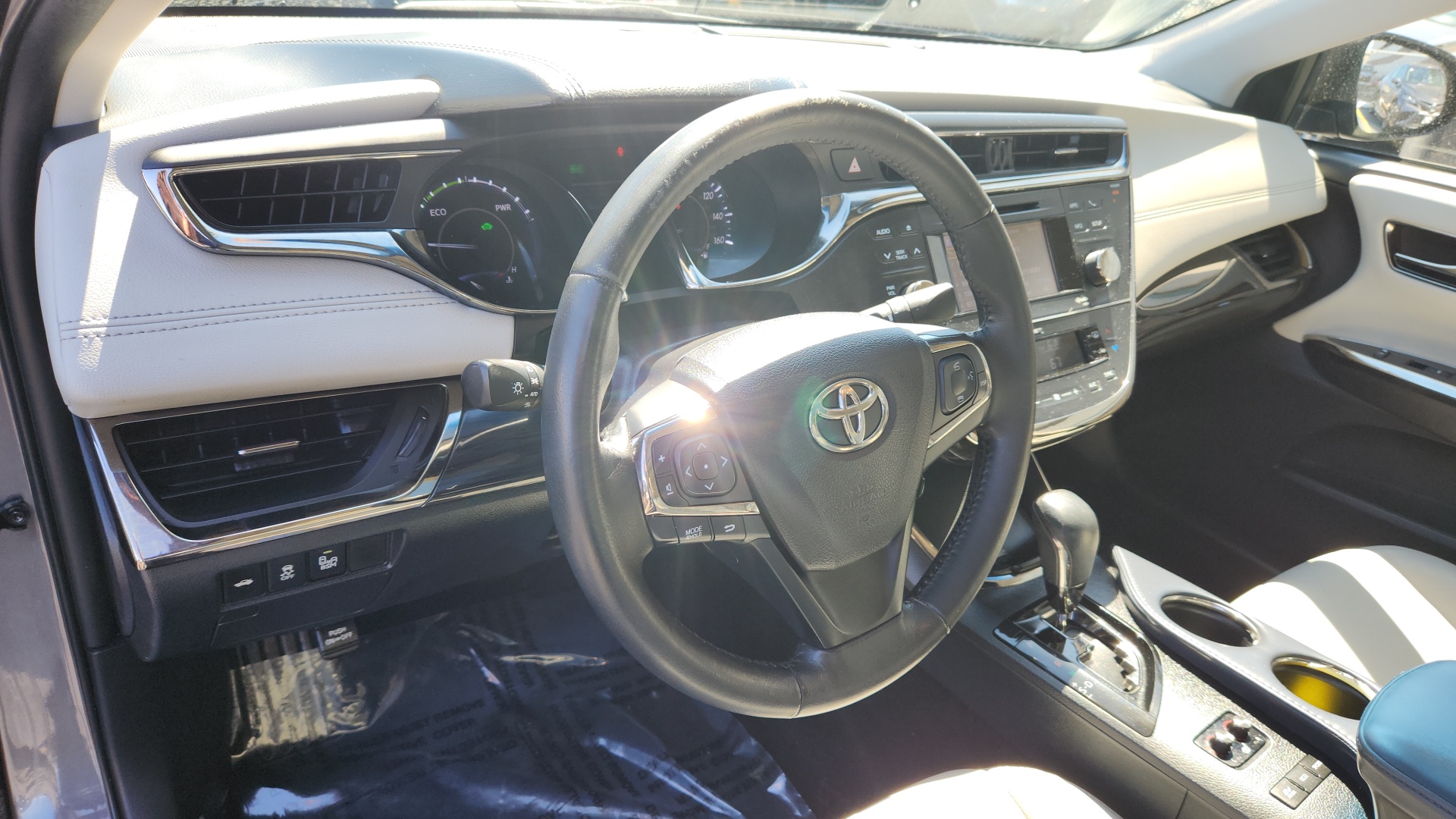 2014 Toyota Avalon Hybrid XLE 10