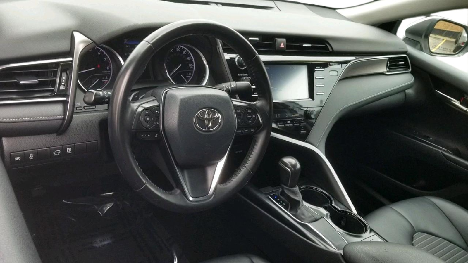 2020 Toyota Camry SE 6