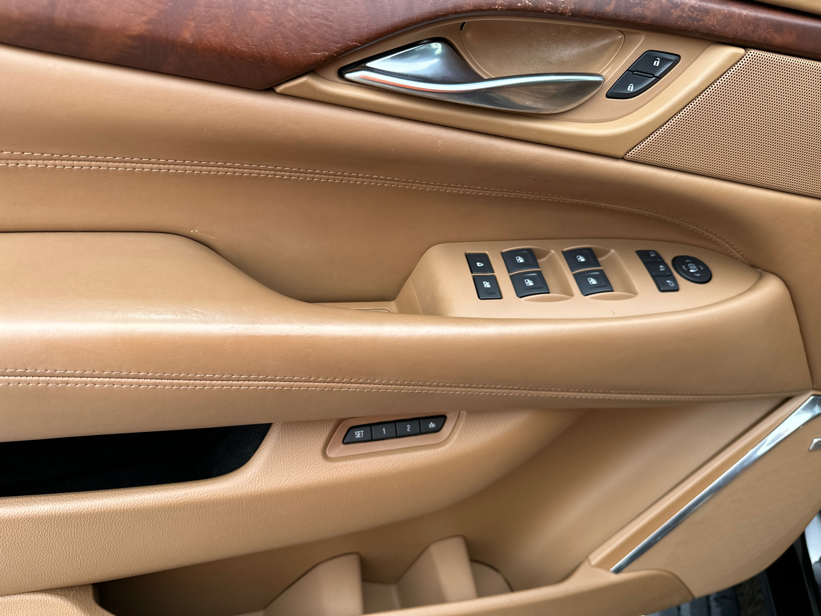 2016 Cadillac Escalade Platinum 4WD 18