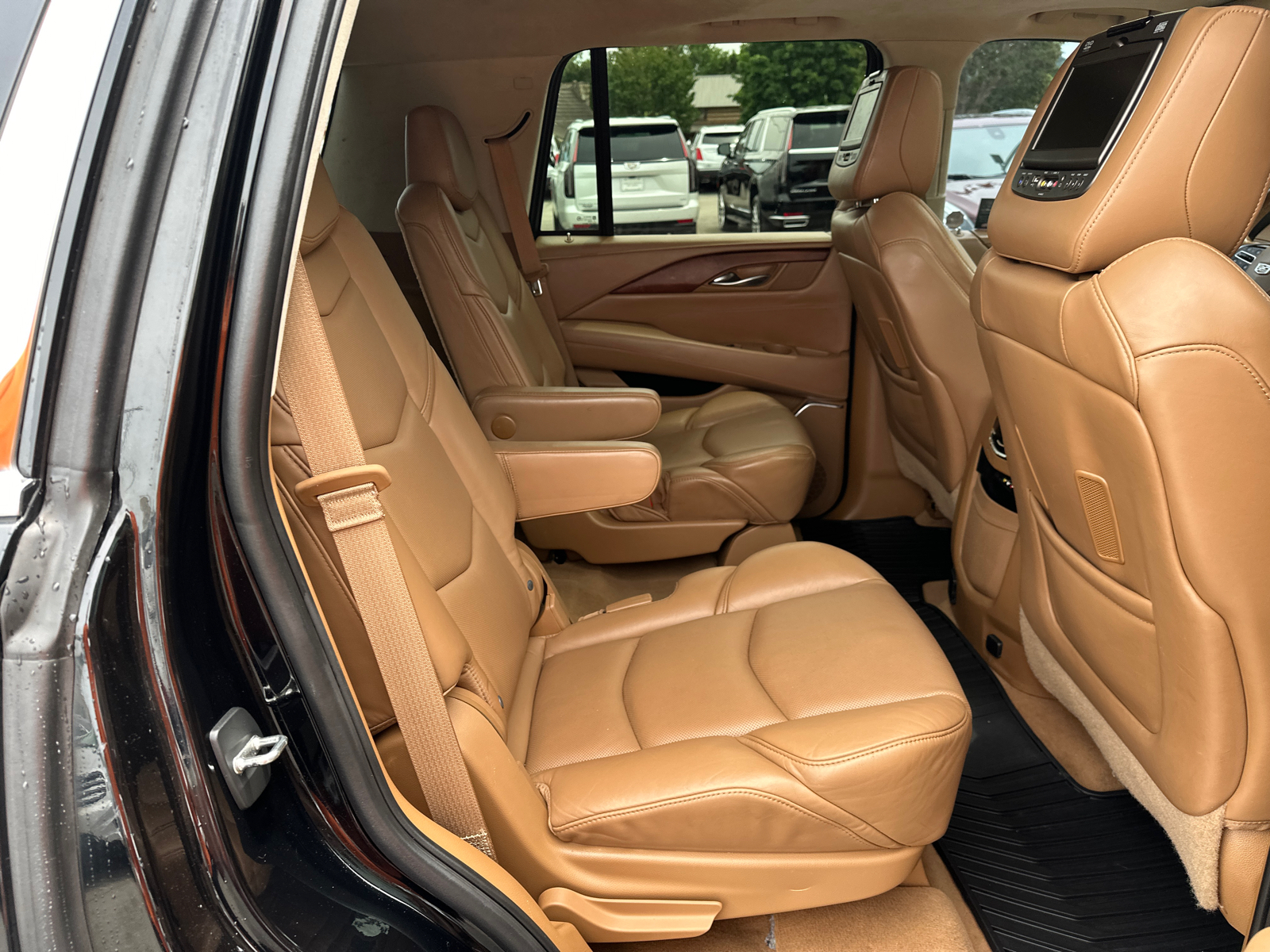 2016 Cadillac Escalade Platinum 4WD 22