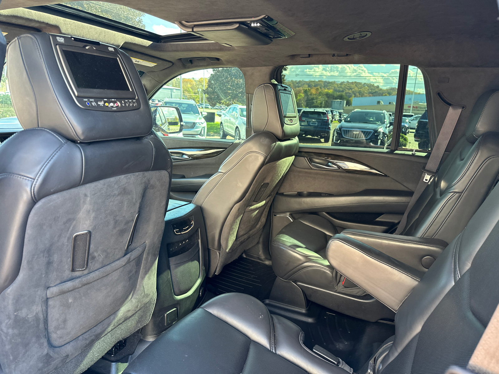 2017 Cadillac Escalade Platinum 4WD 9