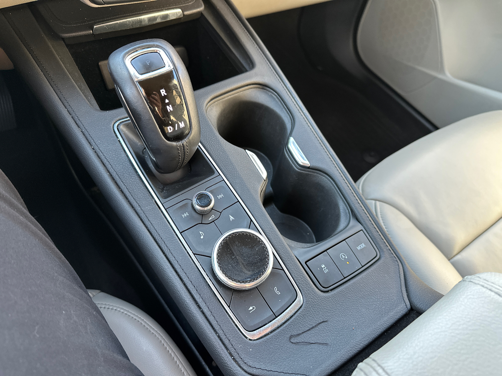 2019 Cadillac XT4 Premium Luxury FWD 16