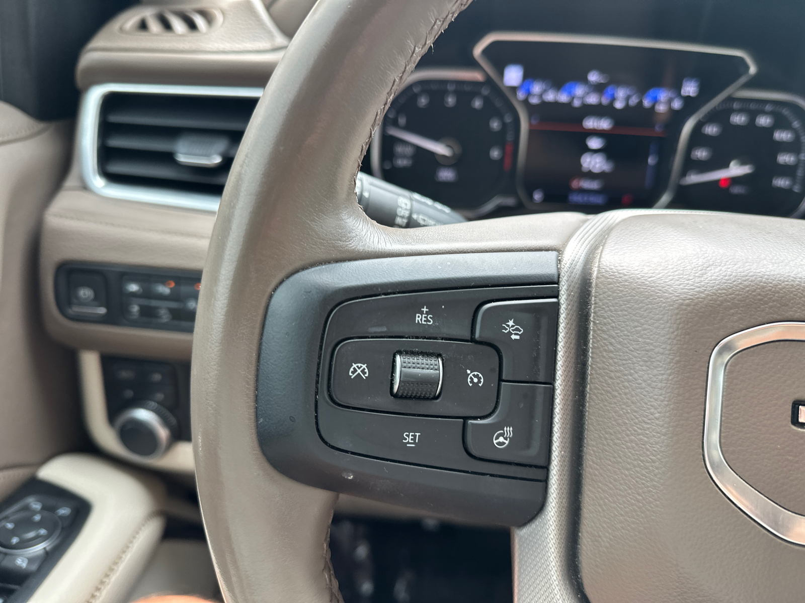 2021 GMC Yukon Denali 4WD 9