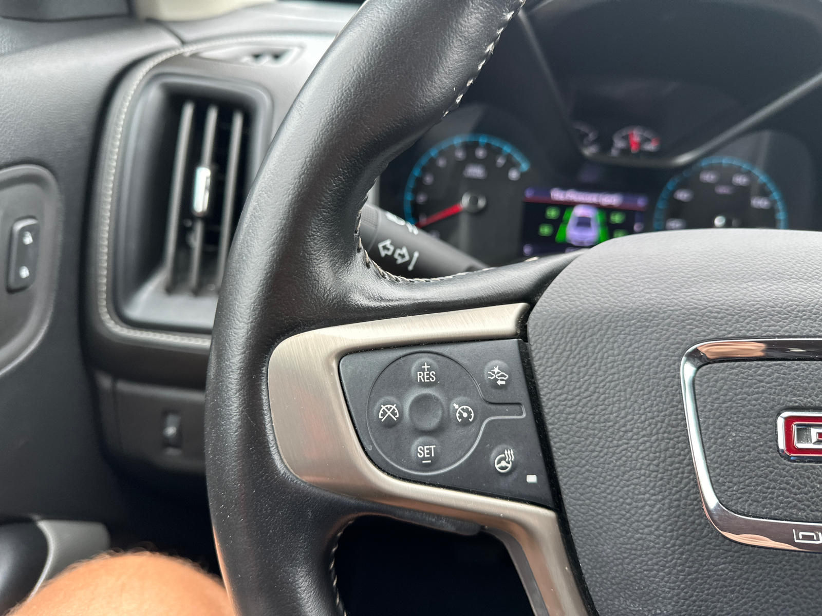 2022 GMC Canyon Denali 4WD 128WB 9