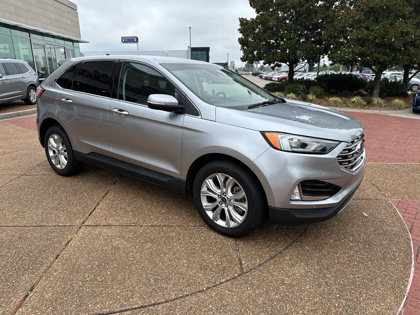 2022 Ford Edge Titanium AWD 3