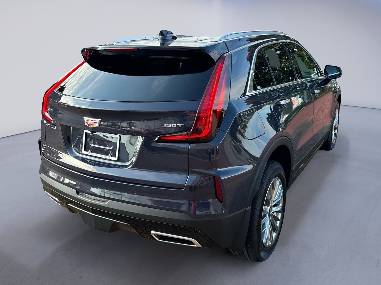 2024 Cadillac XT4 Premium Luxury FWD 4