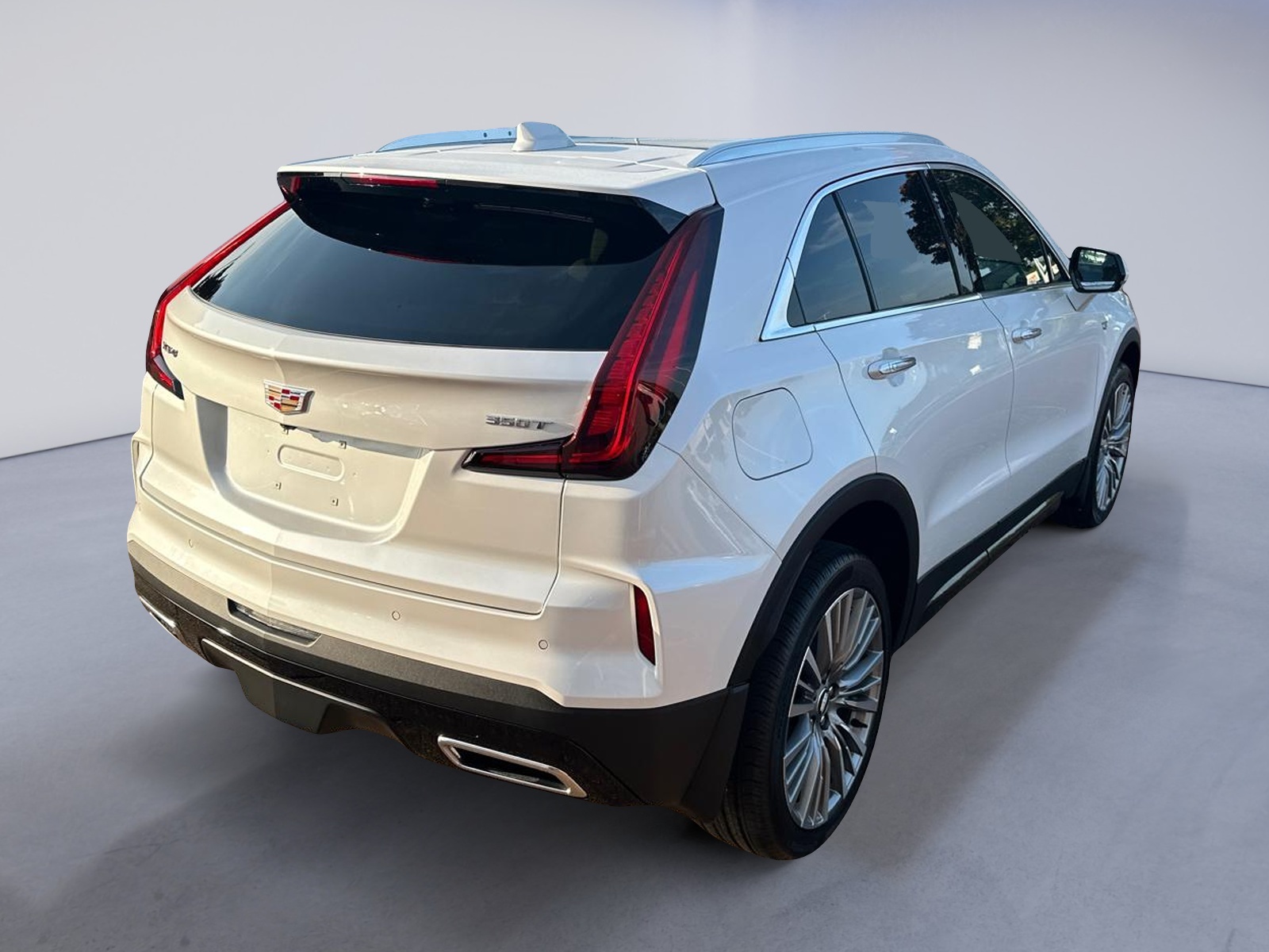 2024 Cadillac XT4 Premium Luxury FWD 4