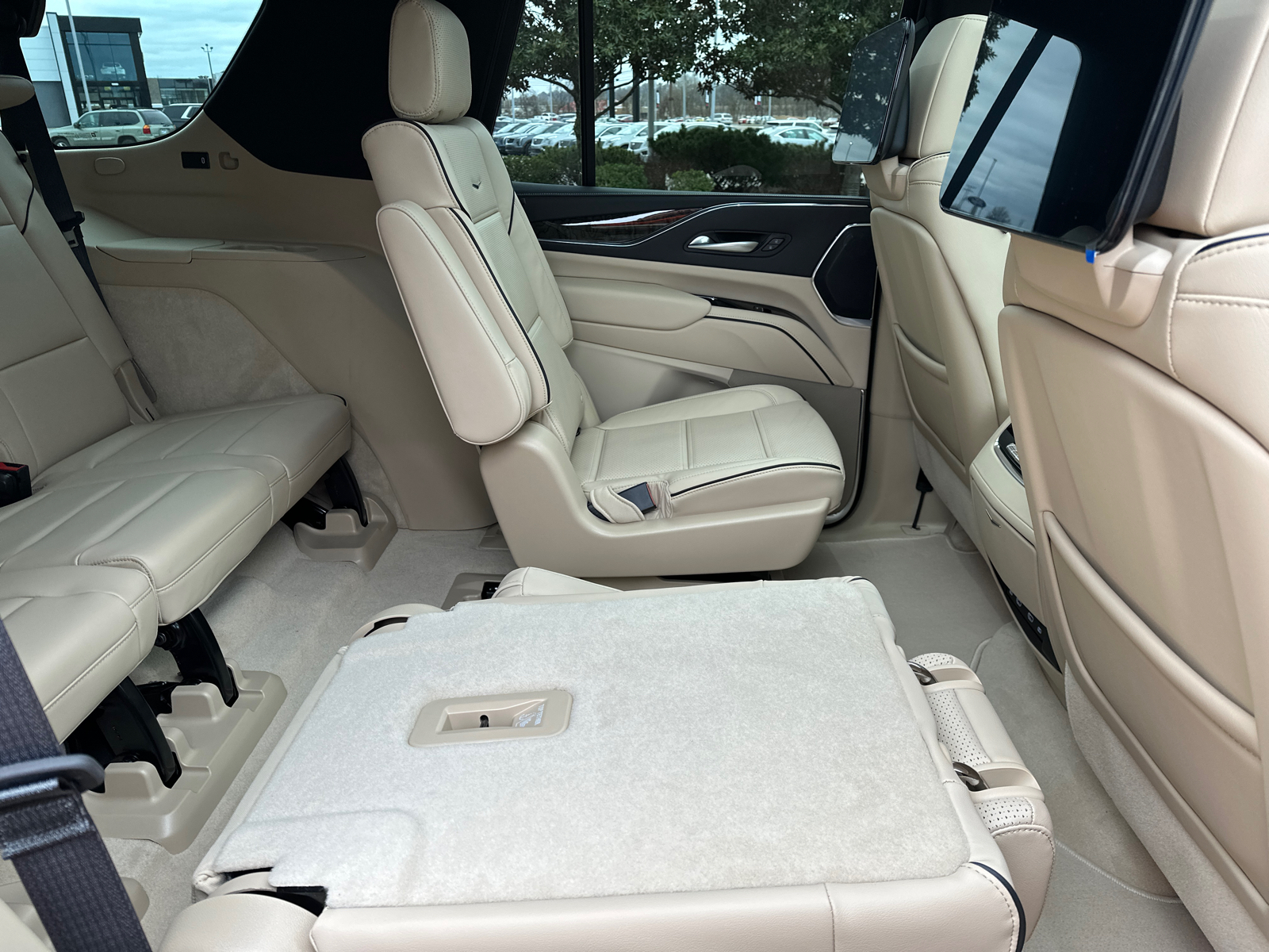 2024 Cadillac Escalade Premium Luxury 4WD 26