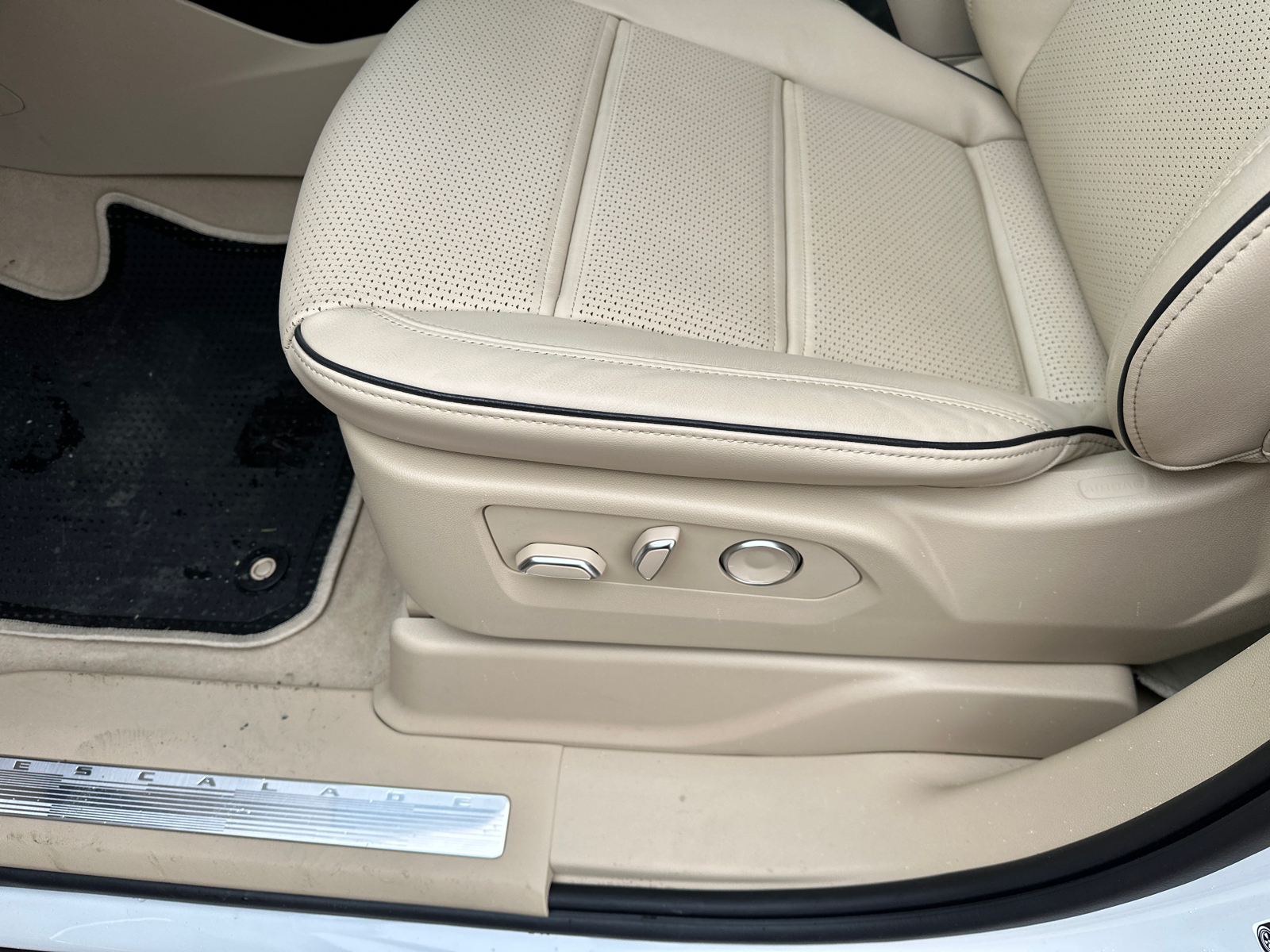 2024 Cadillac Escalade Premium Luxury 4WD 22