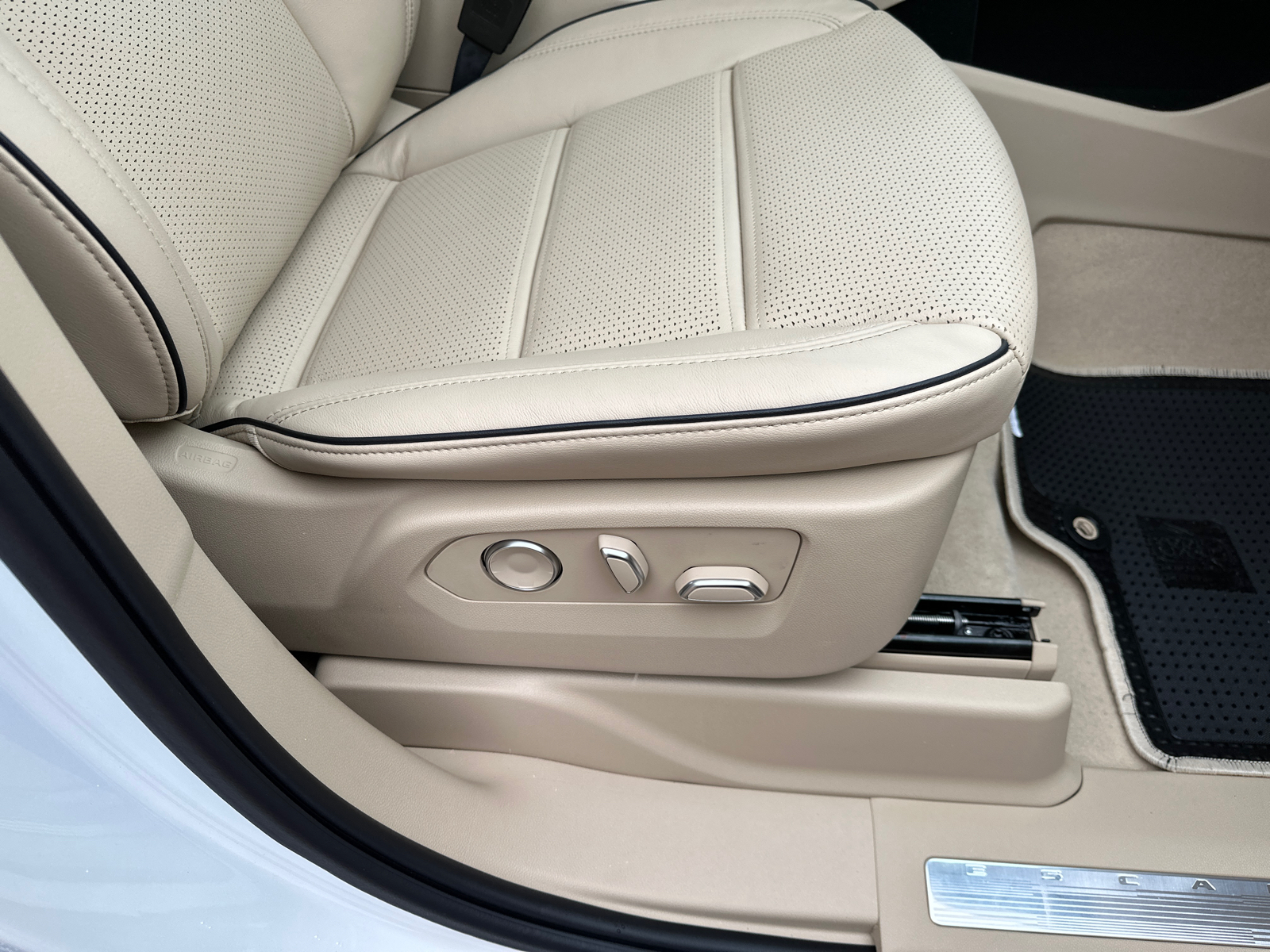2024 Cadillac Escalade Premium Luxury 4WD 23