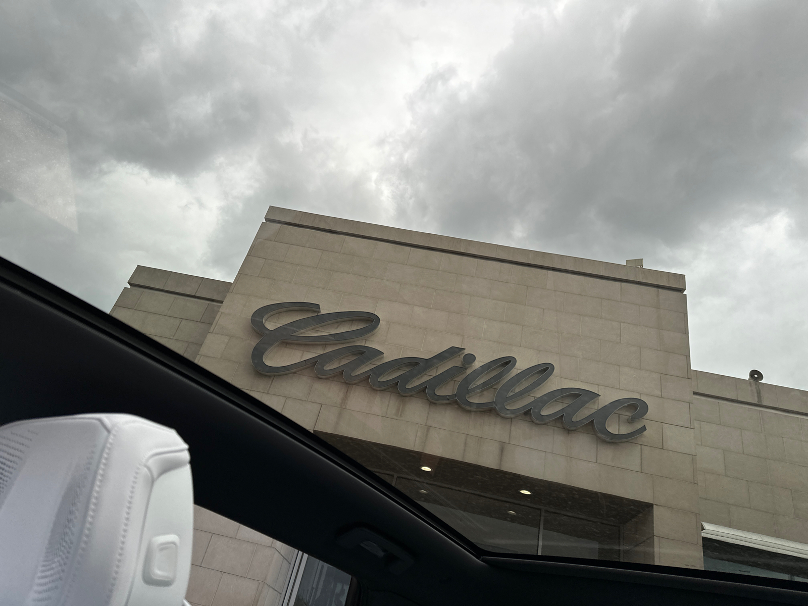 2024 Cadillac Lyriq Luxury w/1SD 18
